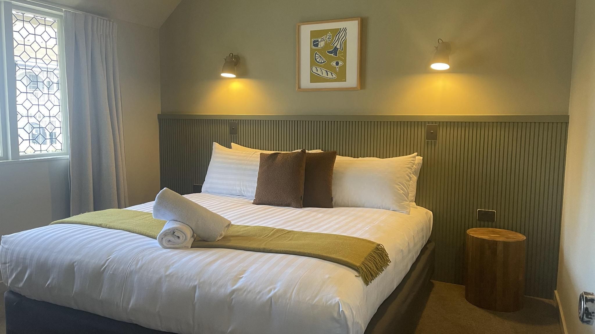One Bed Room with Bathtub