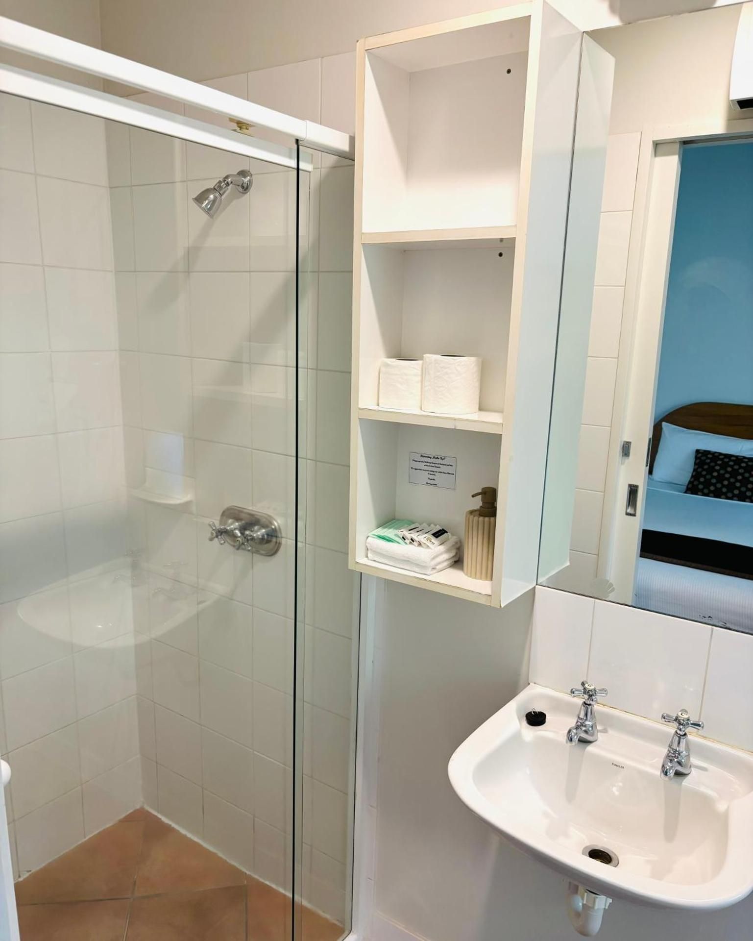 Superior One-Bedroom Apartment with Full Kitchen