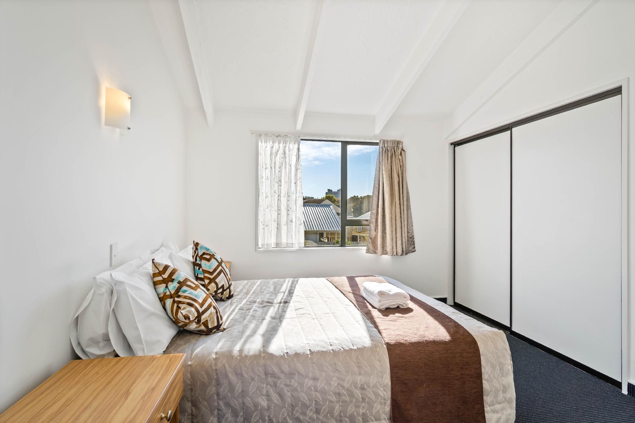 Top Floor 2-Bedroom Apartment