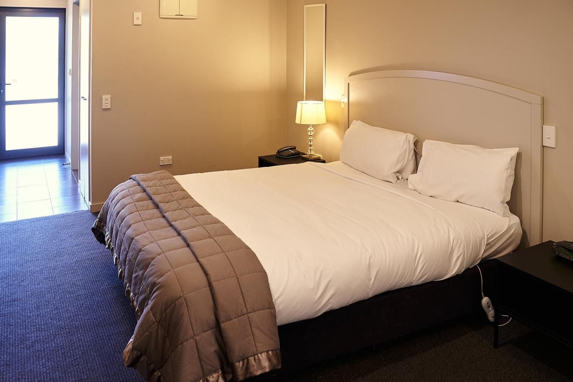 Deluxe Double or Twin Studio
