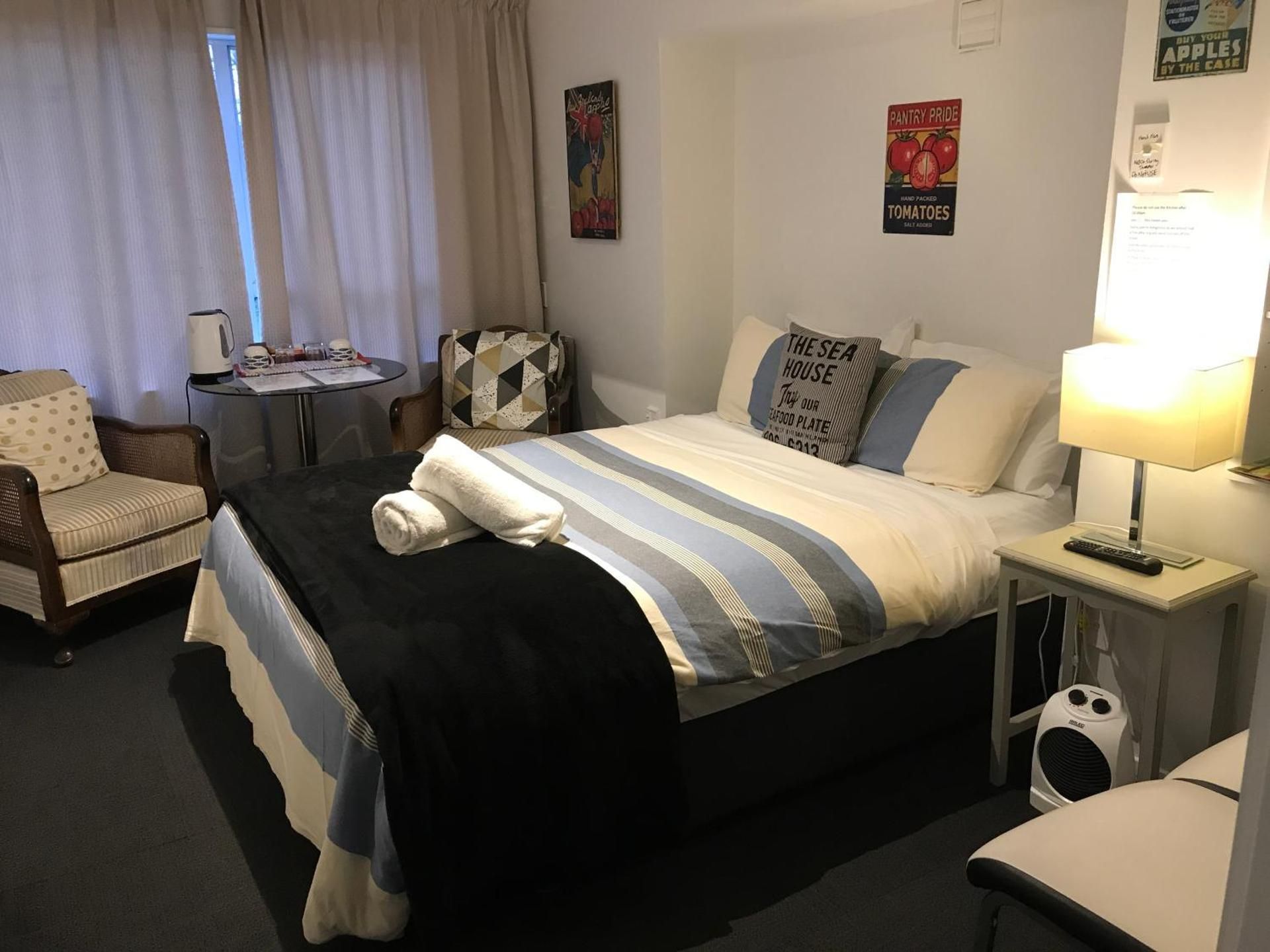 Standard Double Room with Shared Bathroom