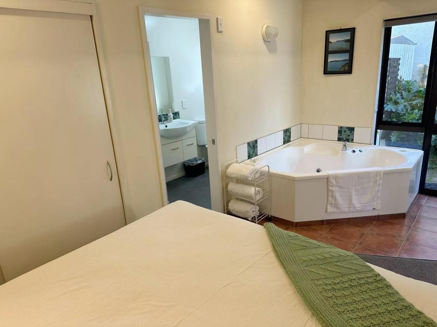 Superior One-Bedroom Apartment - Downstairs