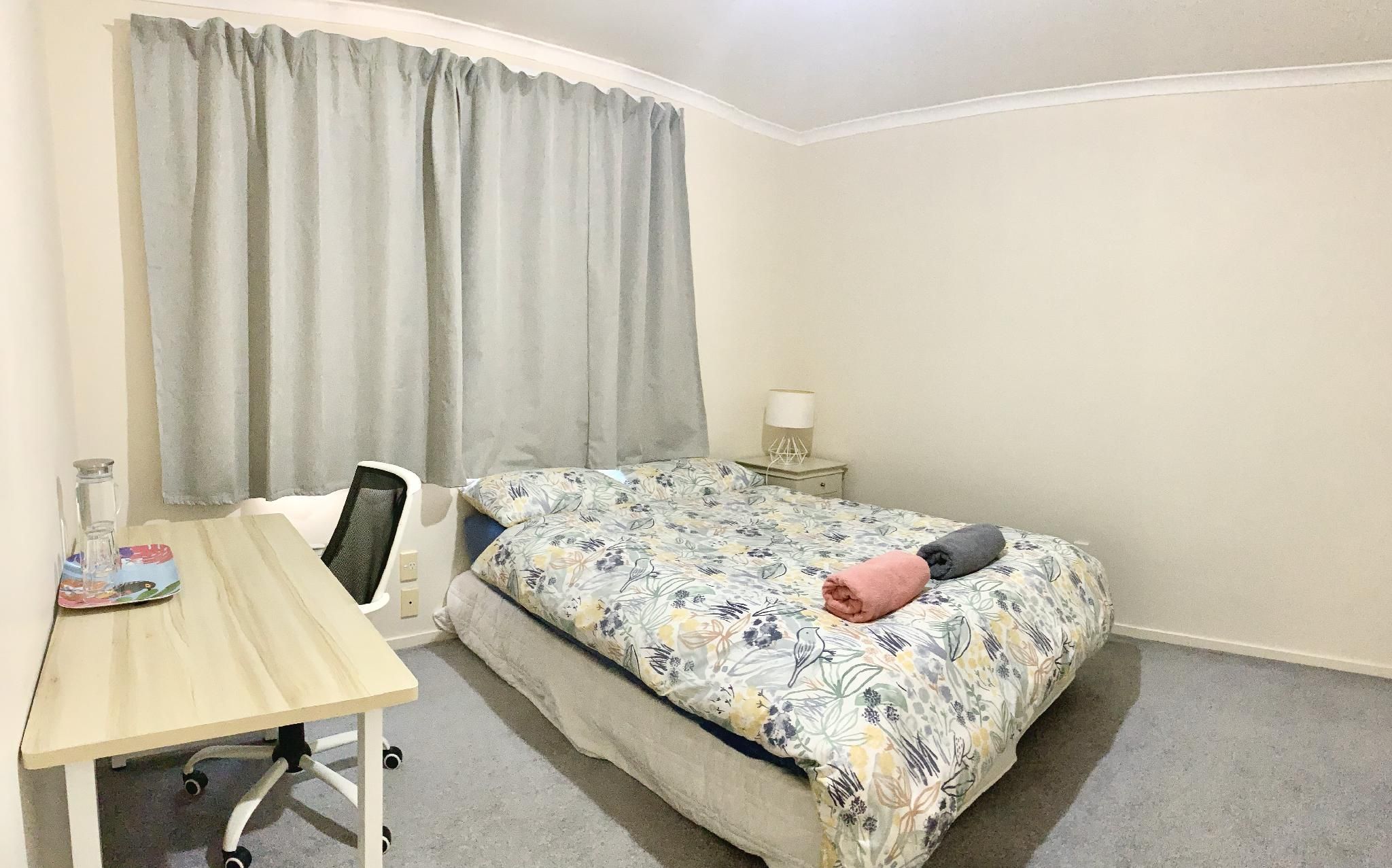 Queen Bed Room