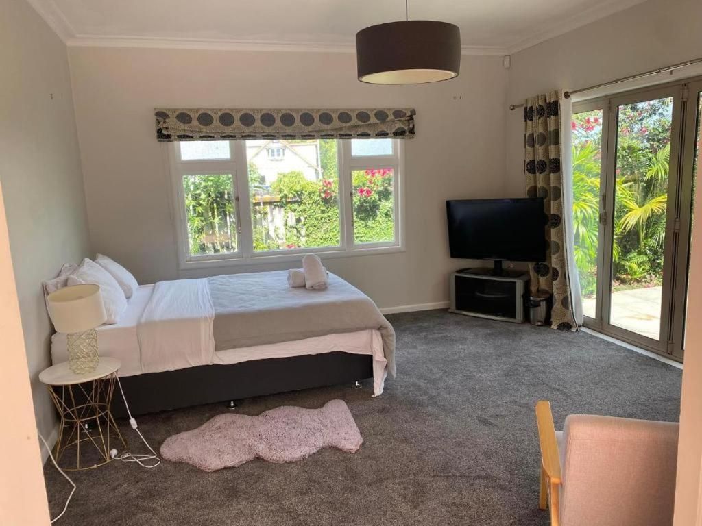 Queen Room with Garden View