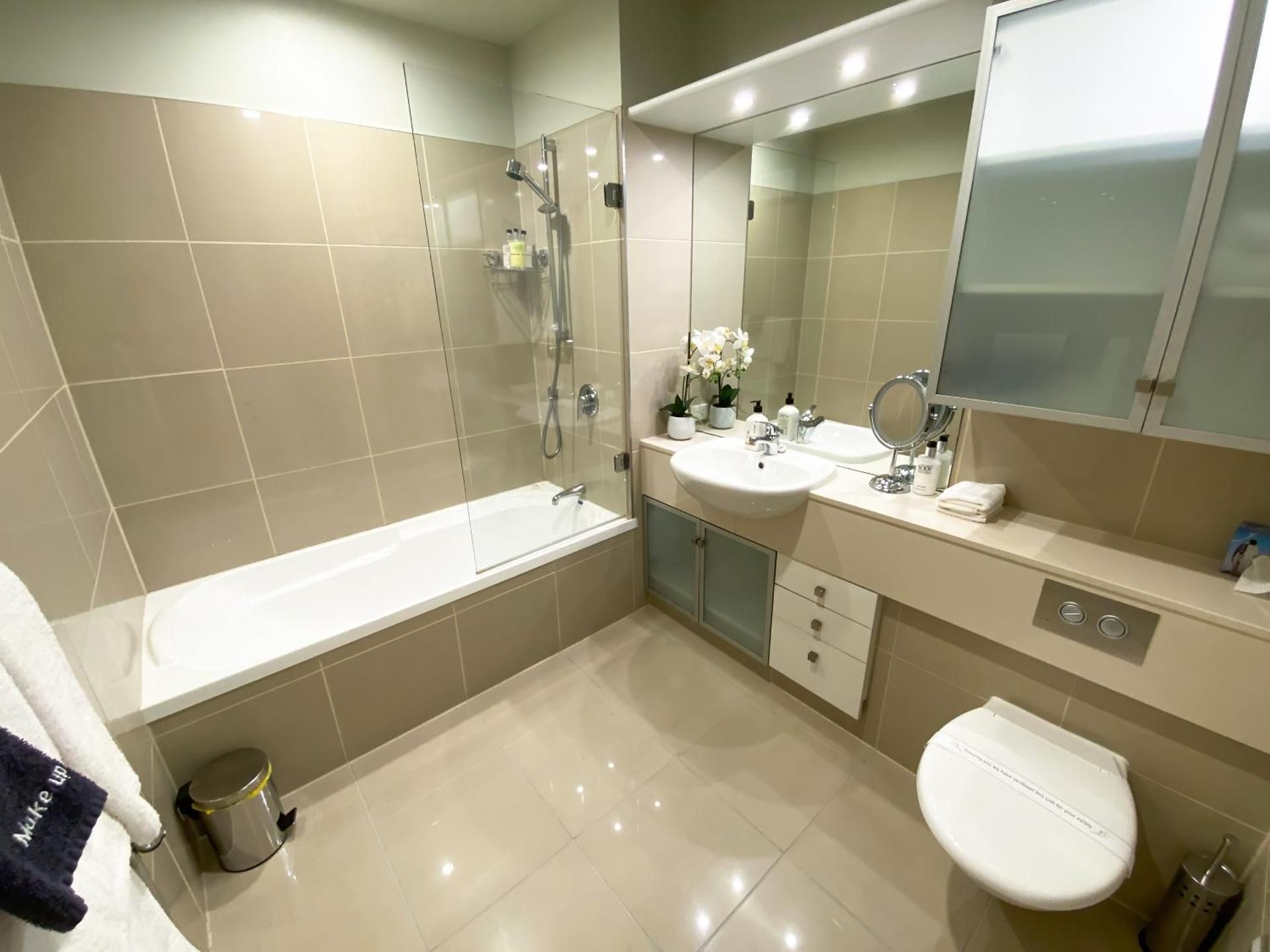 Oxleys 506 three Penthouse Apartment (Sleeps 6)