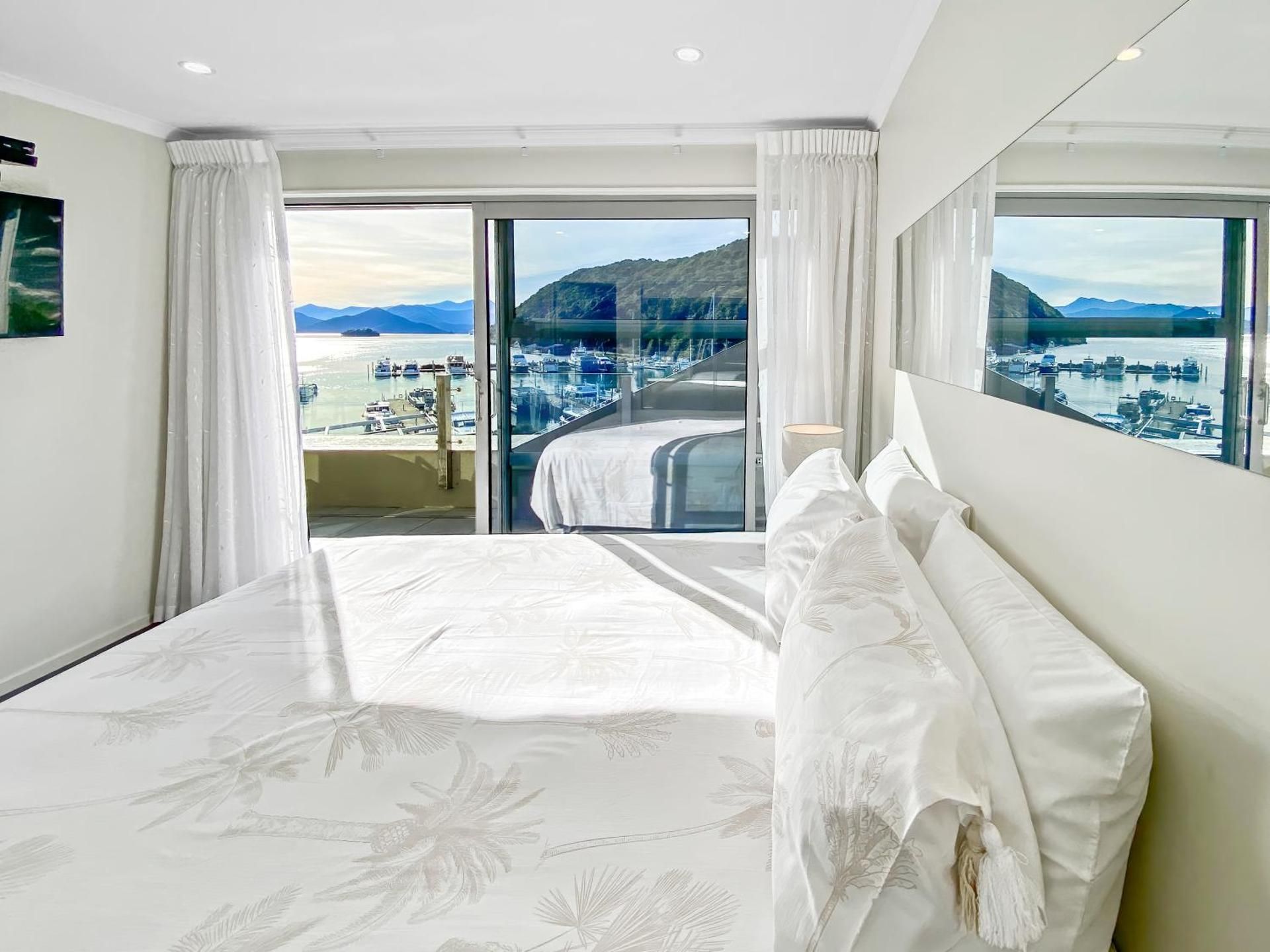 Oxleys 403 sub penthouse waterfront apartment