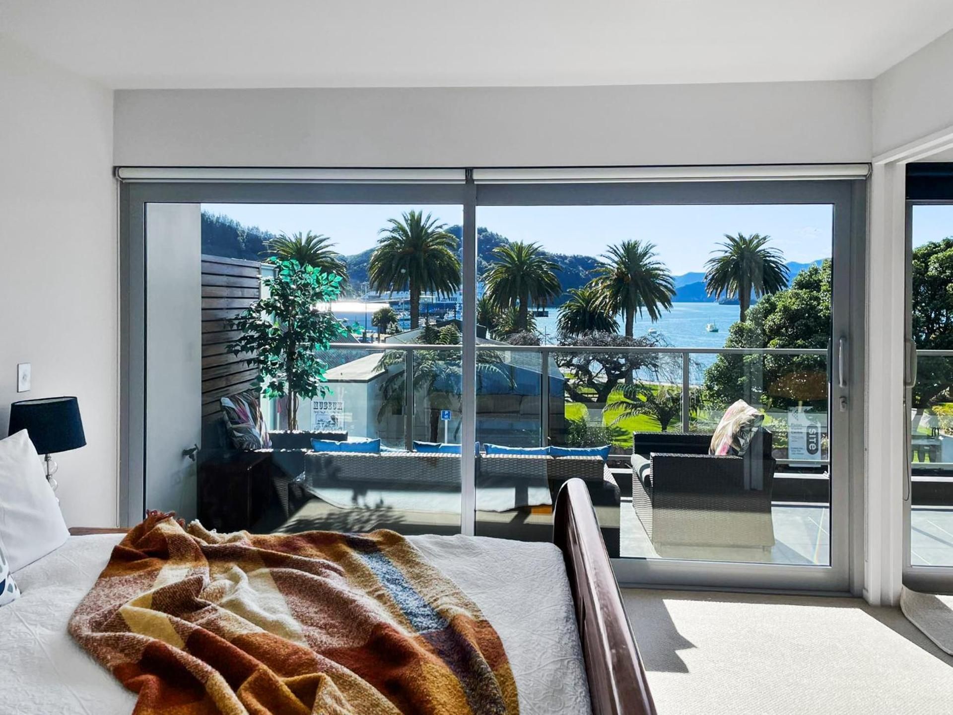 Quay Waterfront Apartment