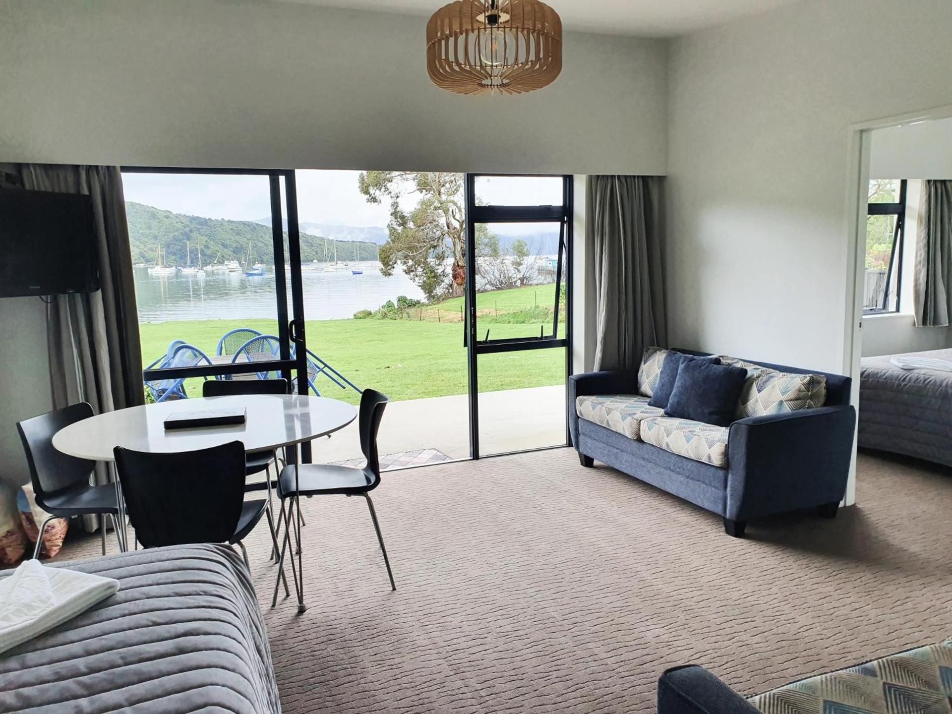 Two-Bedroom Apartment with Sea View (Sleeps 5)