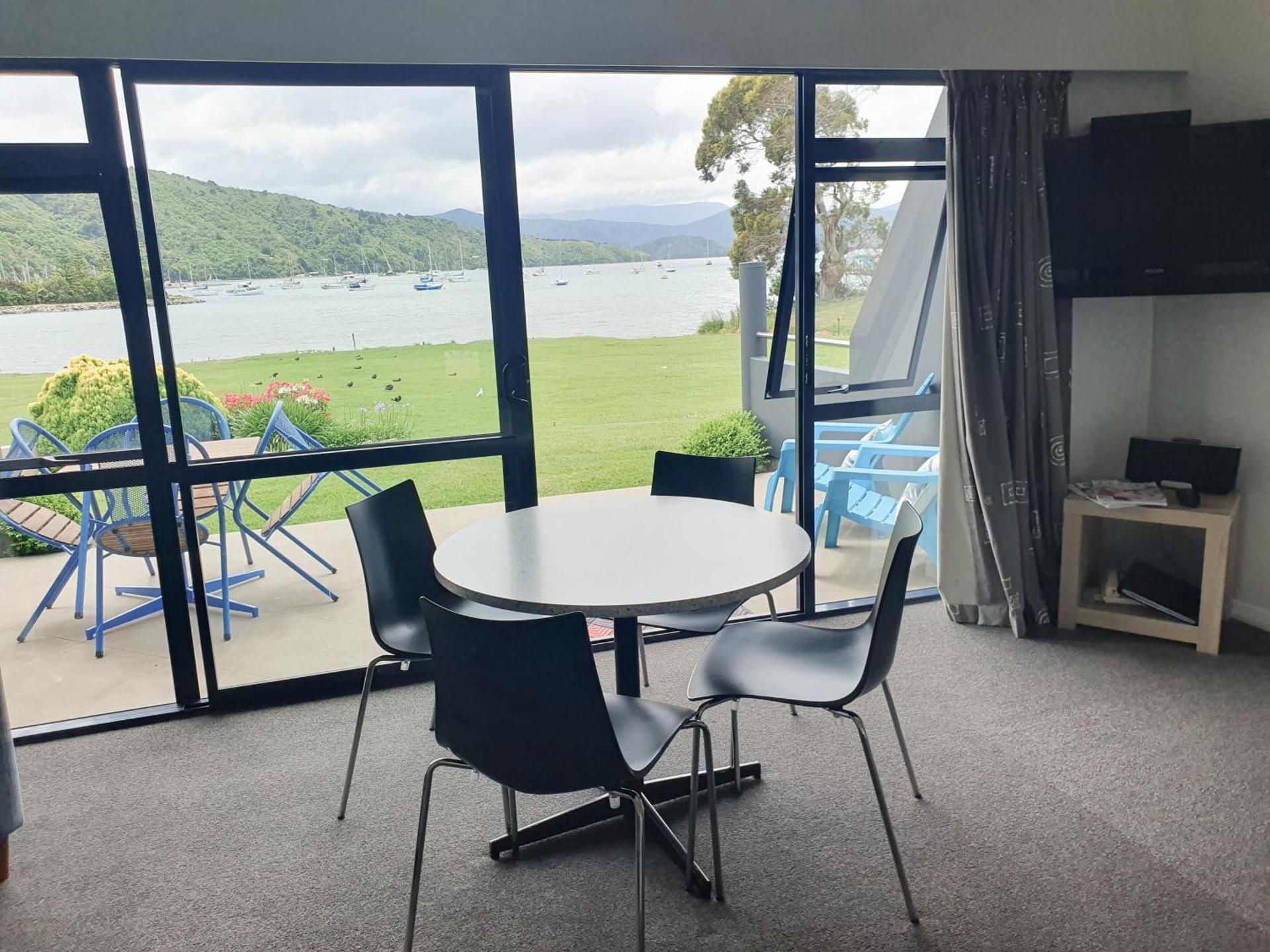 Two-Bedroom Apartment with Sea View(Sleeps 4)
