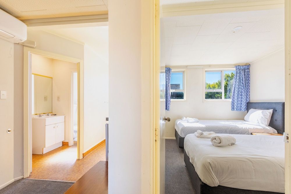 Lavana Motels Family Twin Room 3