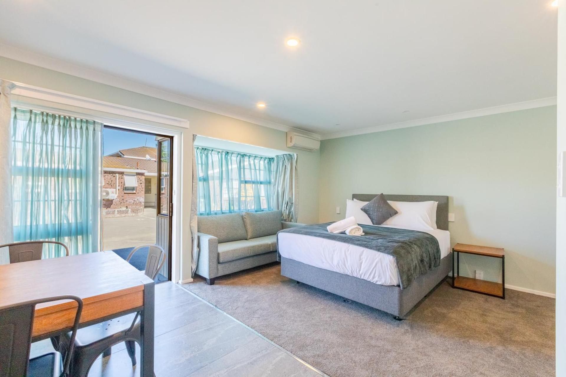 Superior One-Bedroom Apartment