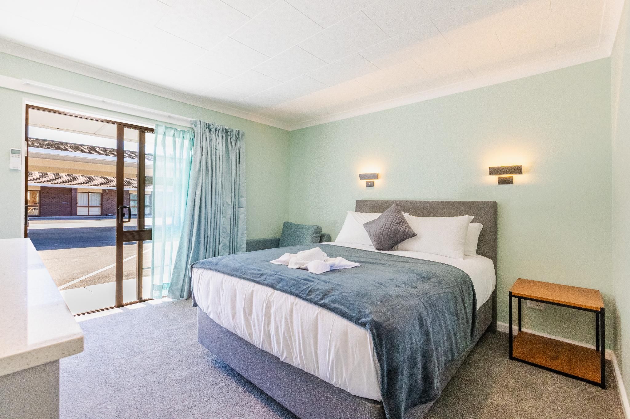 Standard Queen Room