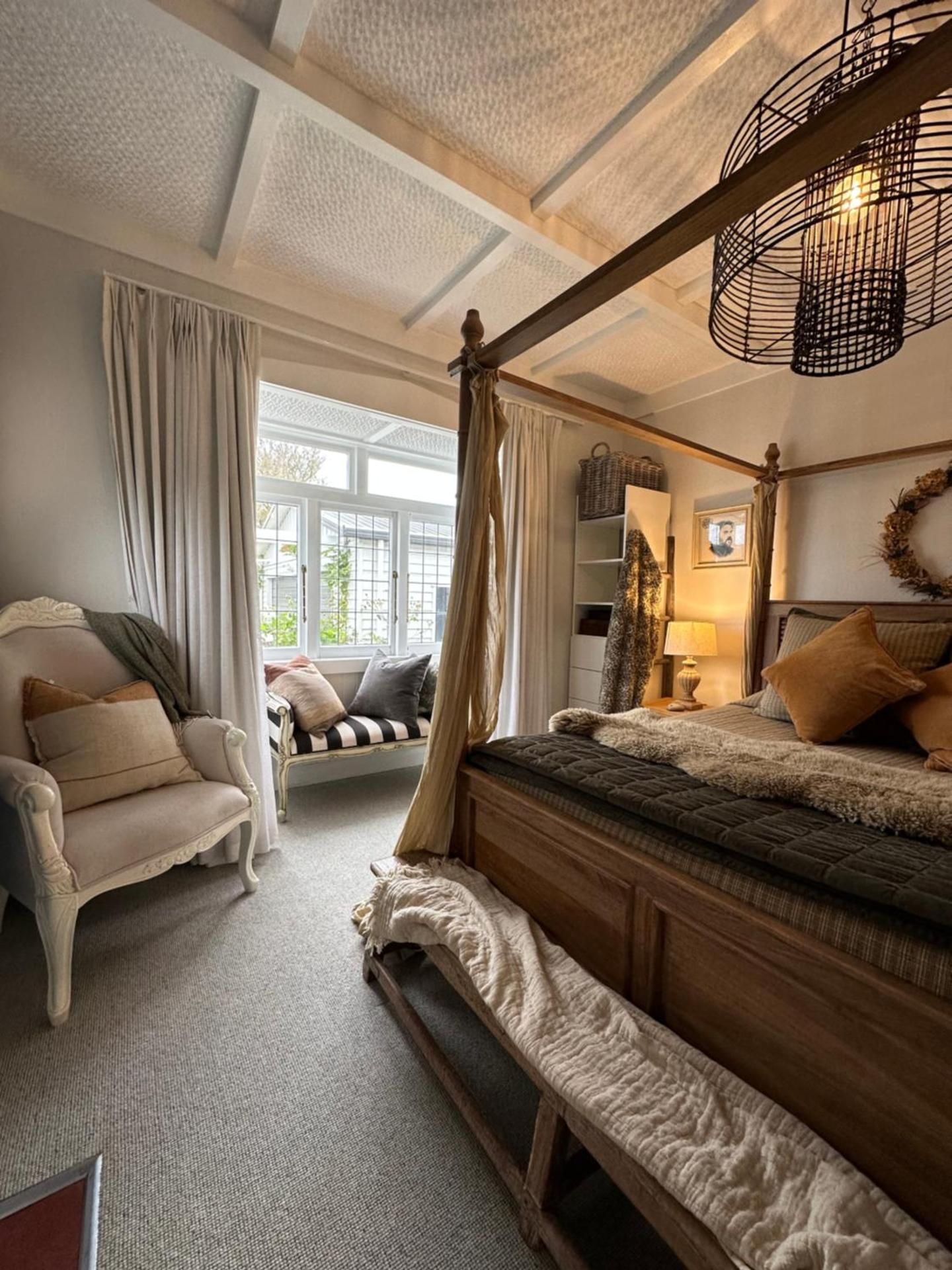Deluxe Queen Suite