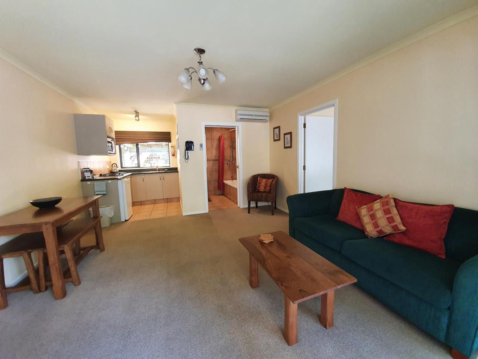 Deluxe Queen Suite