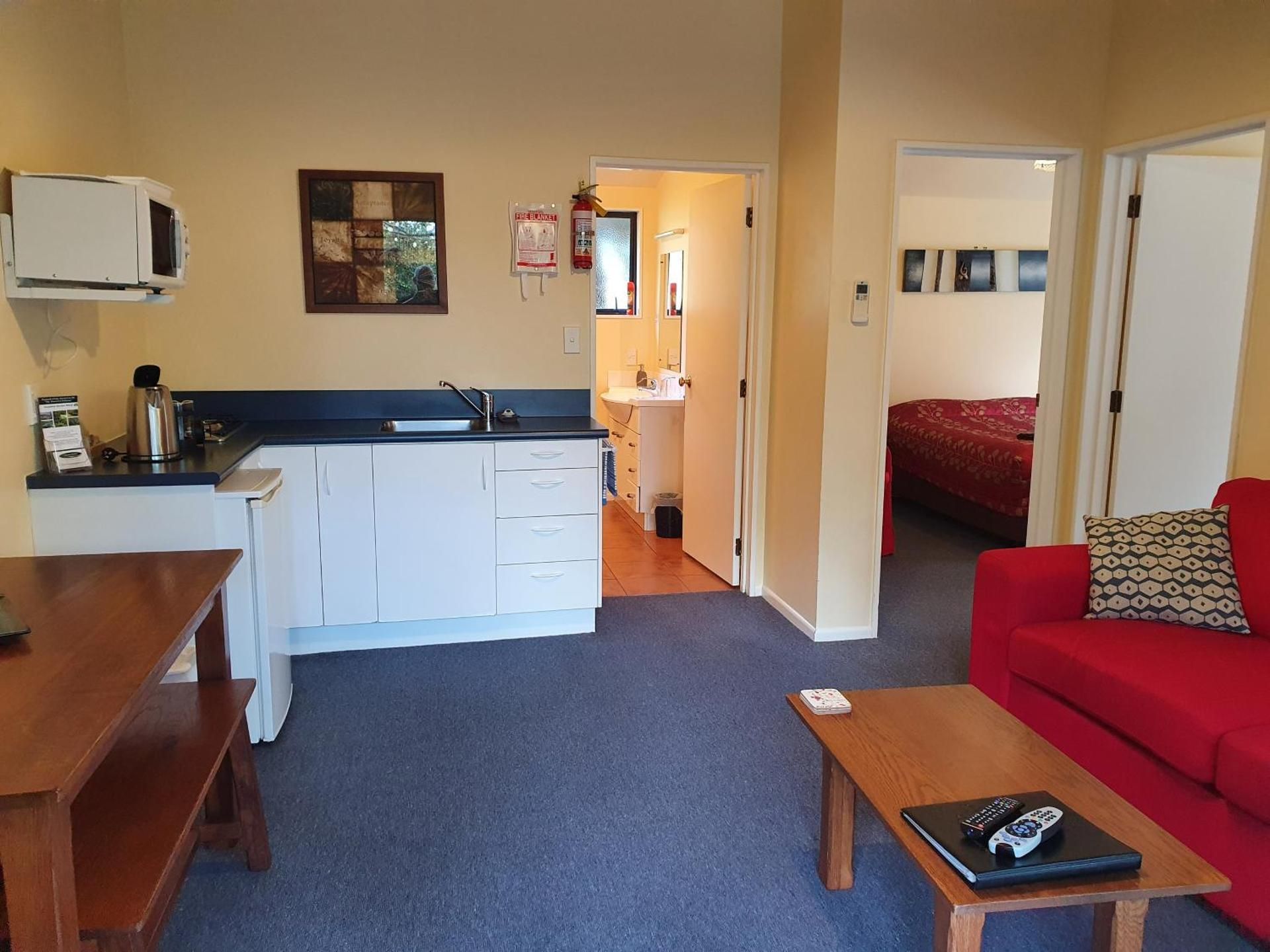 Queen Suite with Spa Bath