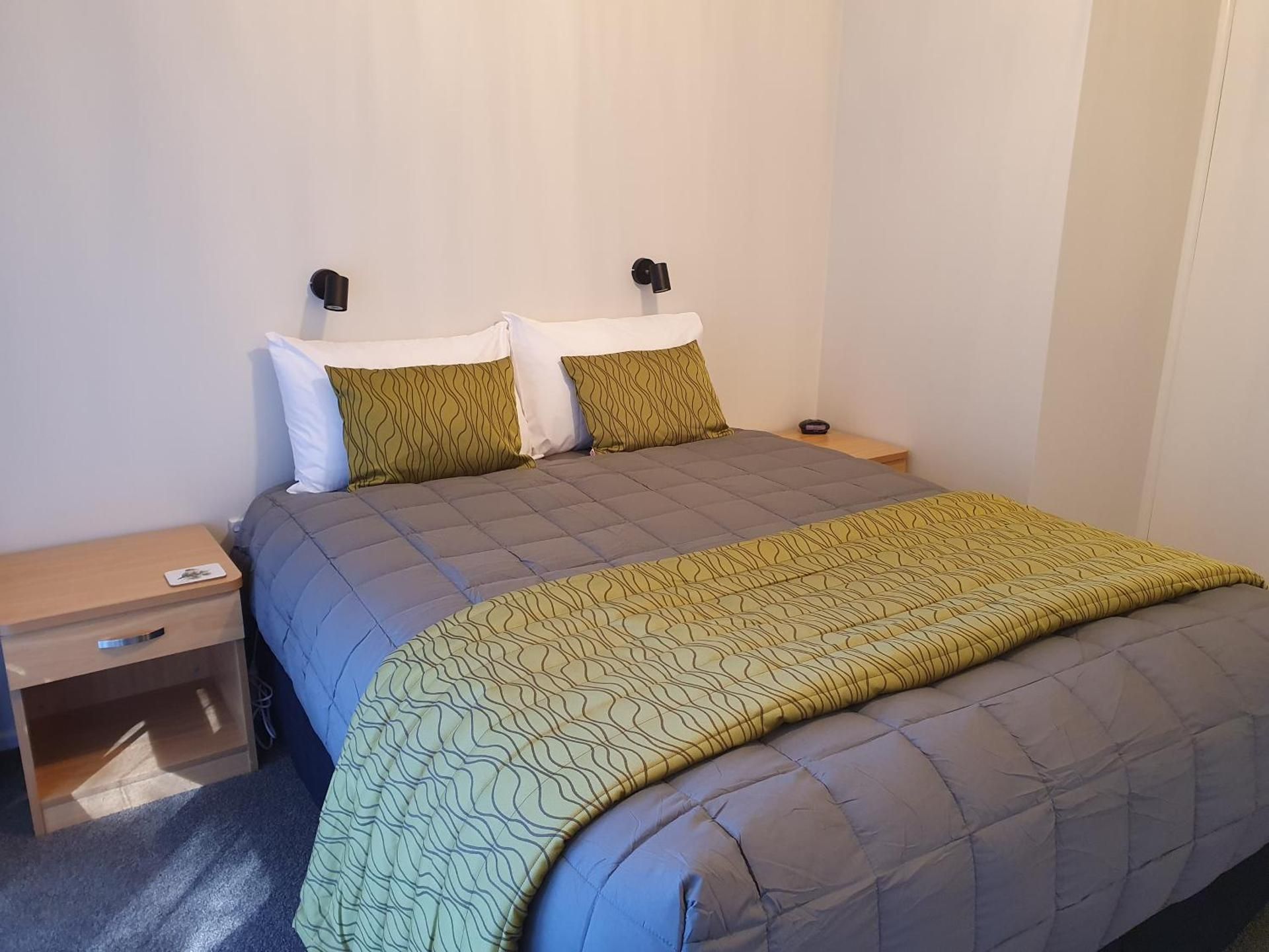 Deluxe Queen Studio 