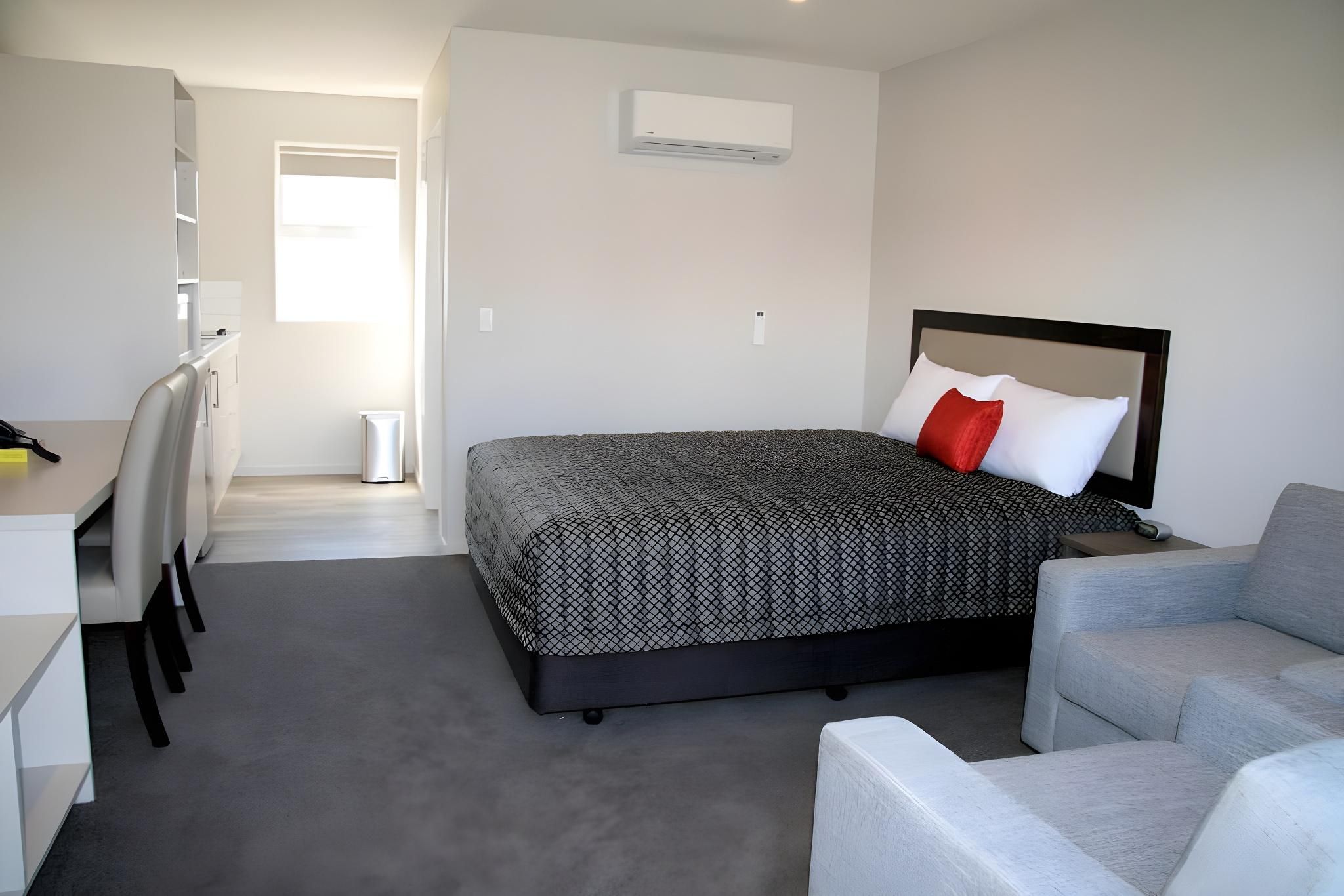 Oxford Village Motels Comfort Studio