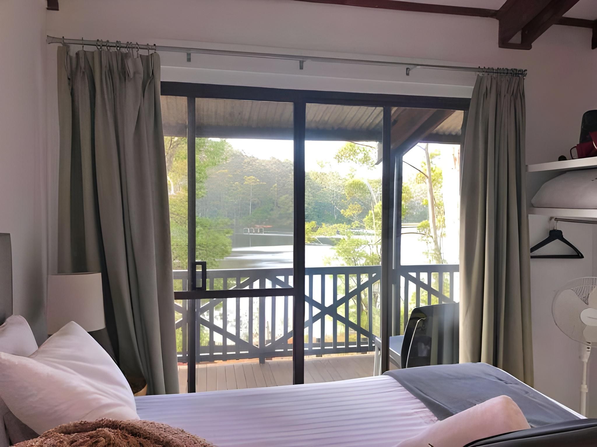 Lakeside Room Queen