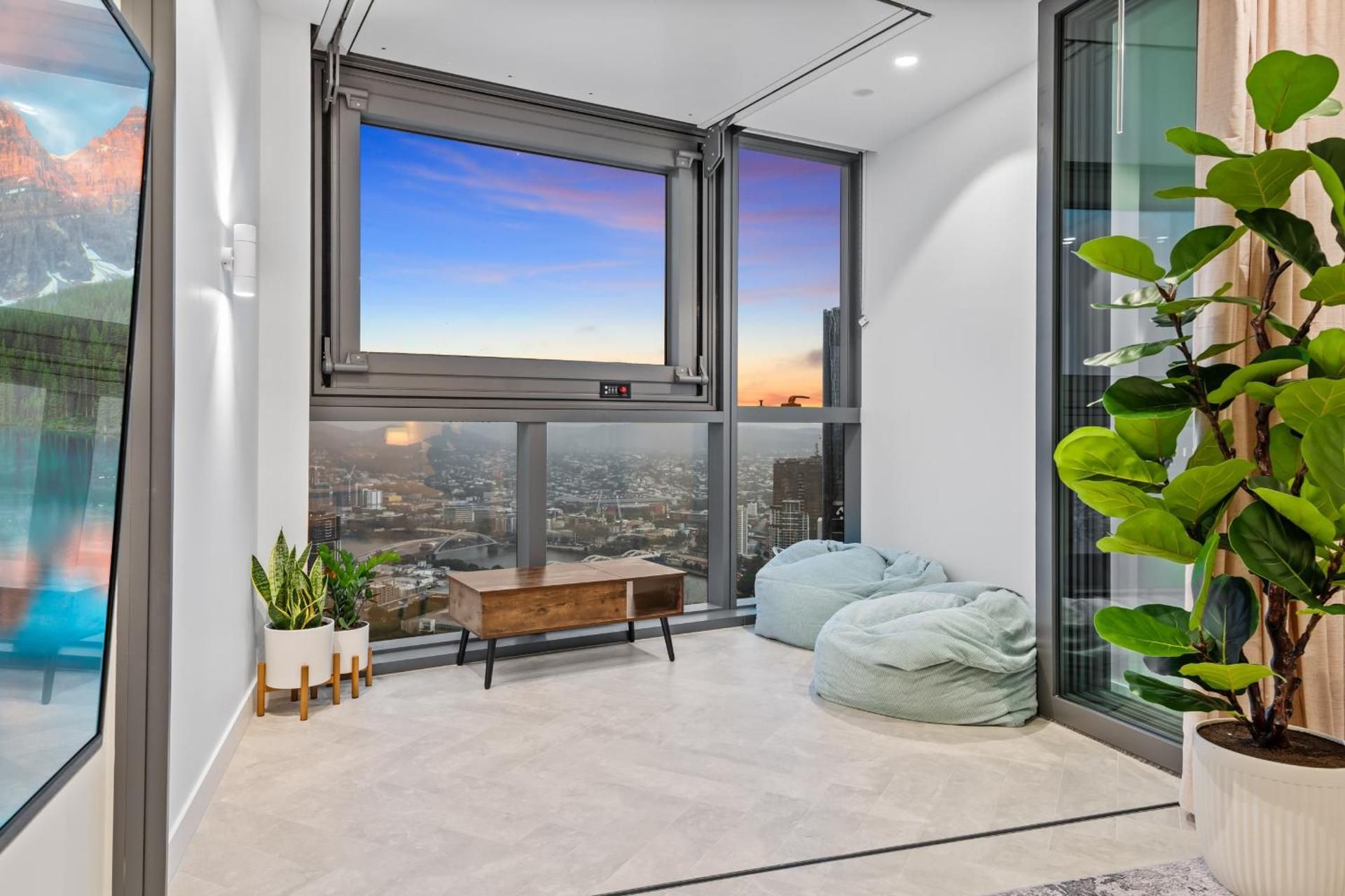 Superior Apartment with City View