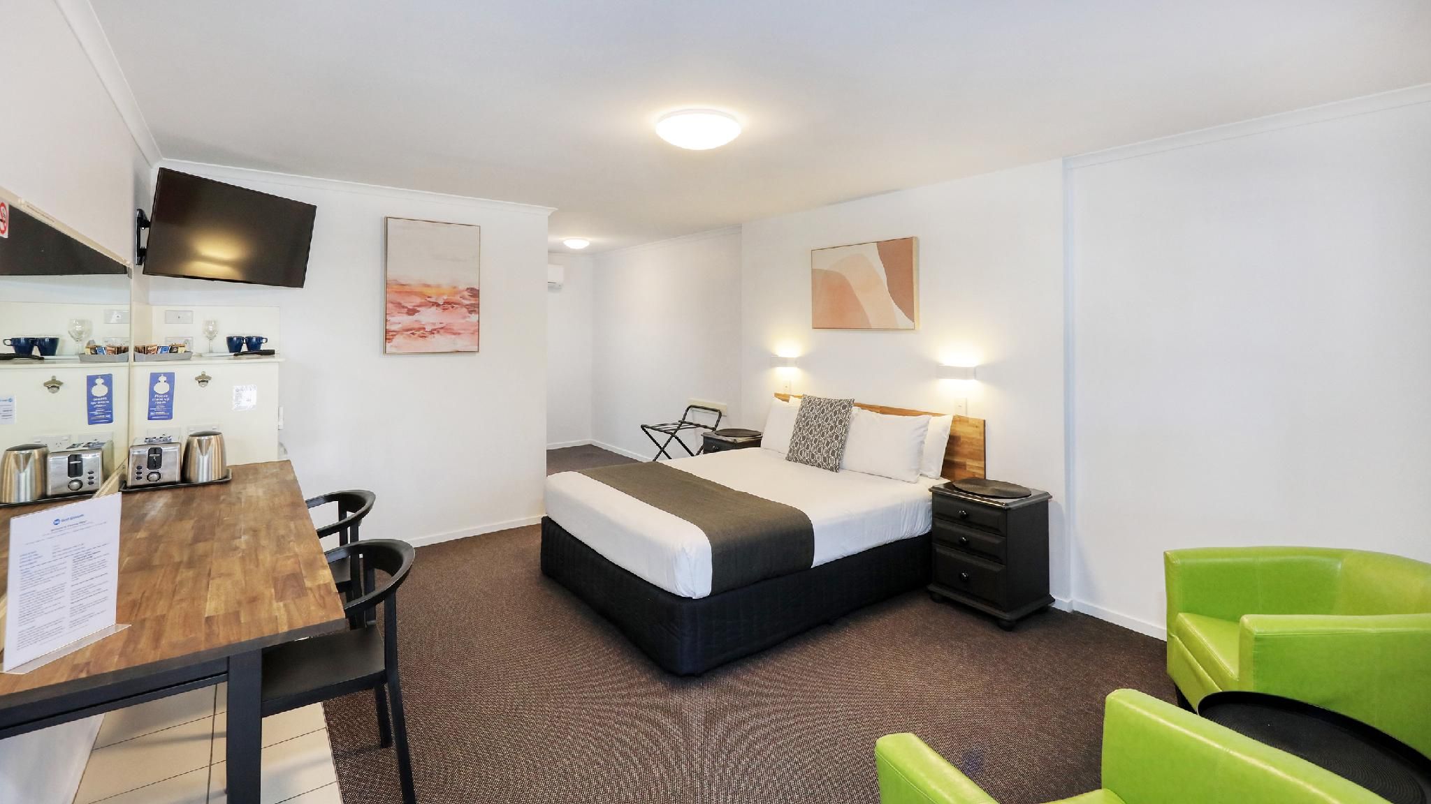 Deluxe Queen Room