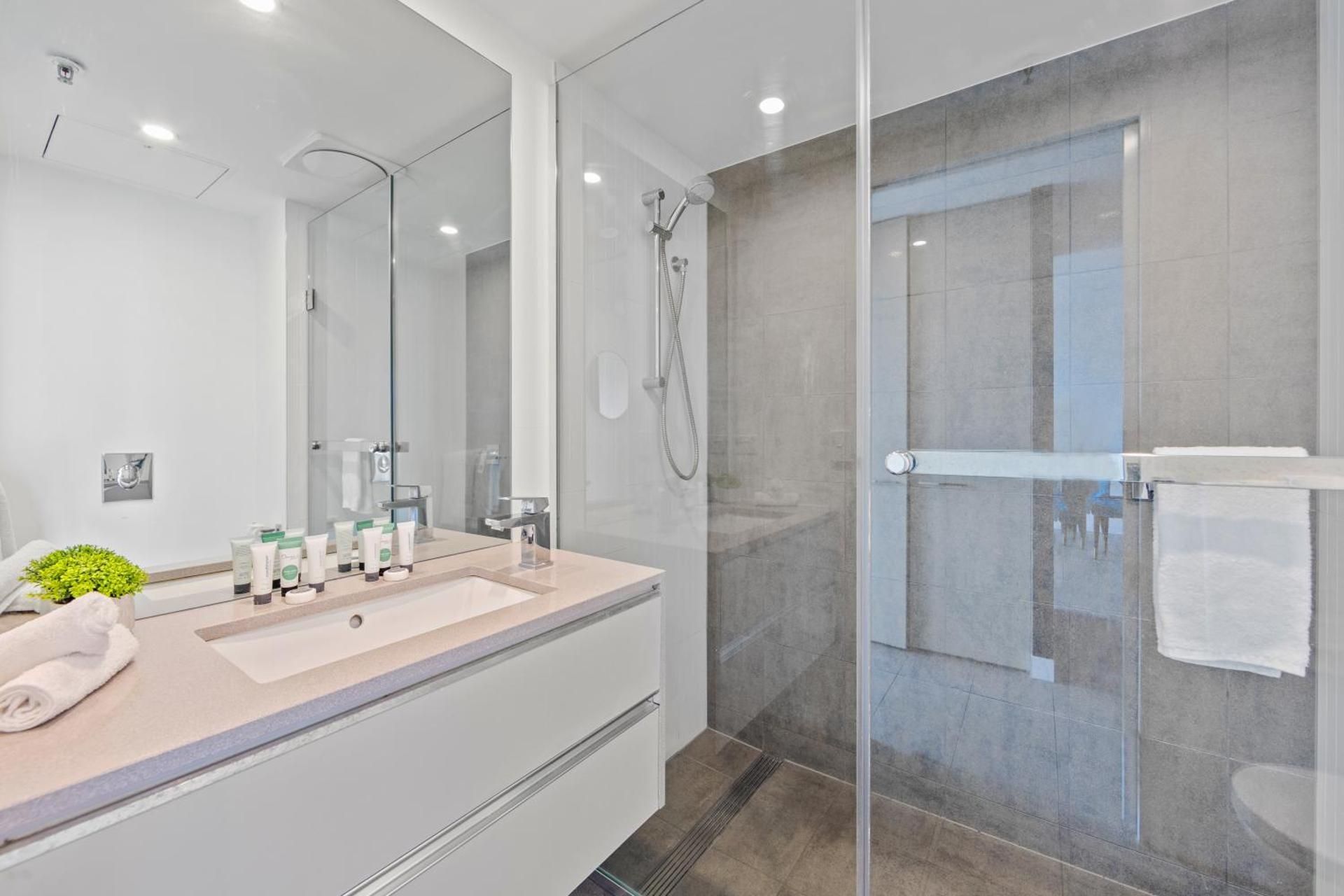 Two Bedroom One Bathroom Gabba View Apartment