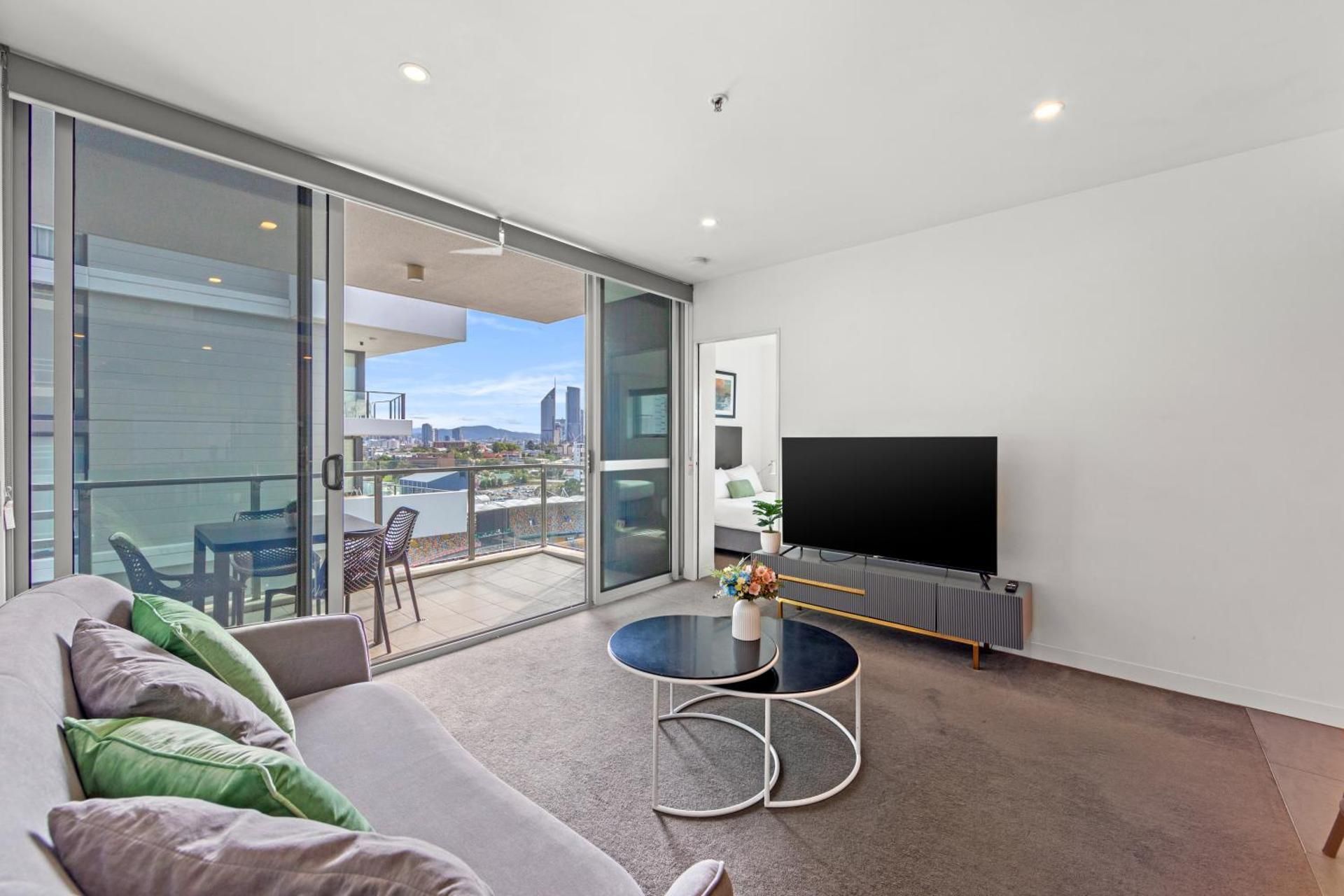 3 Bedroom 2 Bathroom Compact Apartment Gabba View