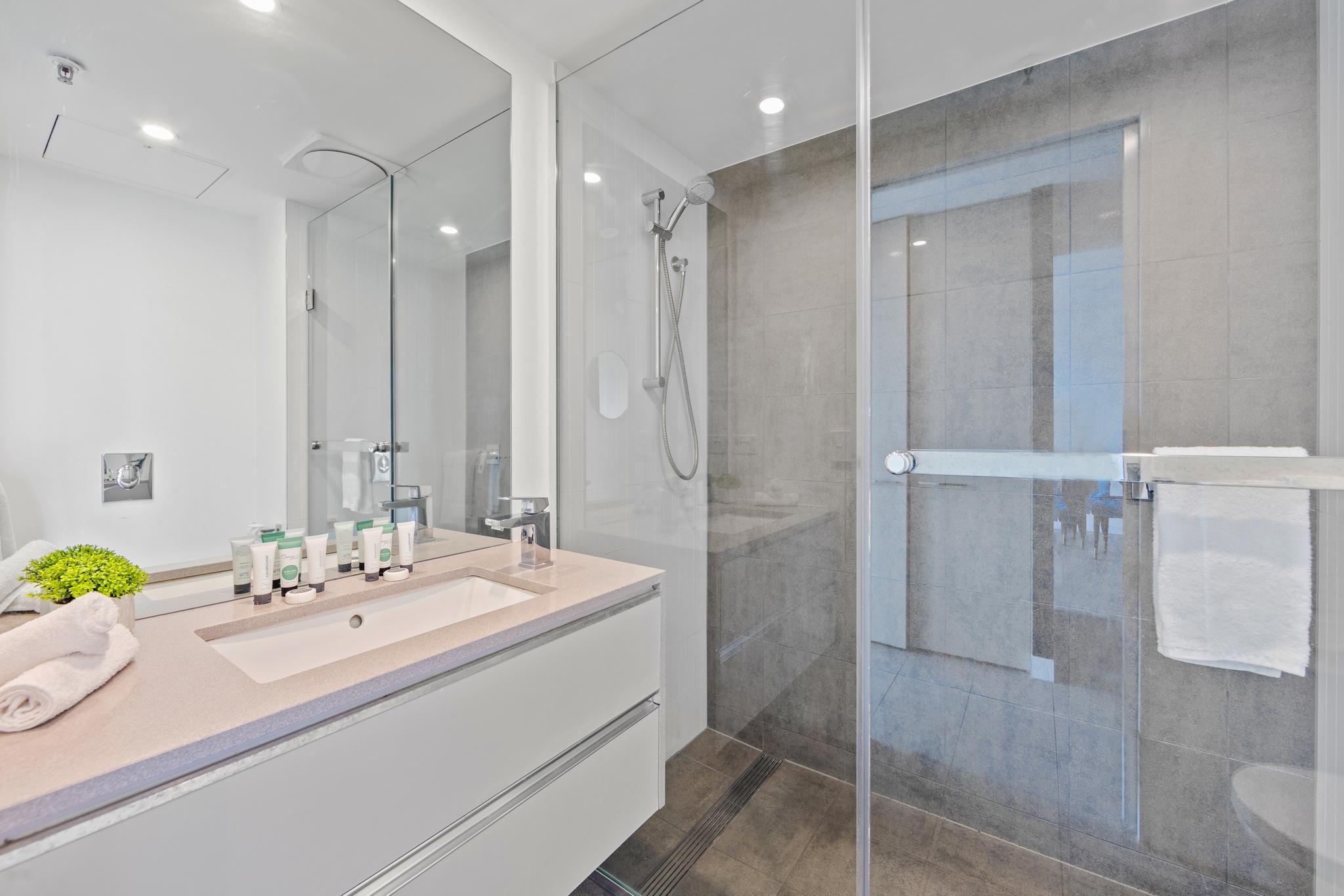 2 Bedroom 1 Bathroom Gabba View Apartment