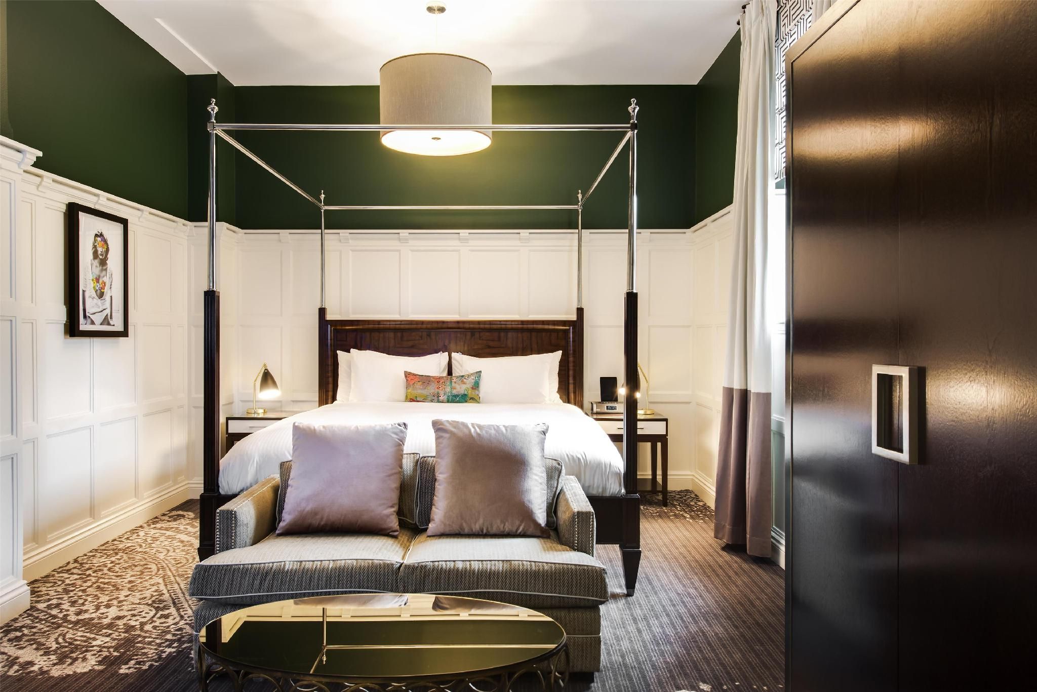 Socialites Suite