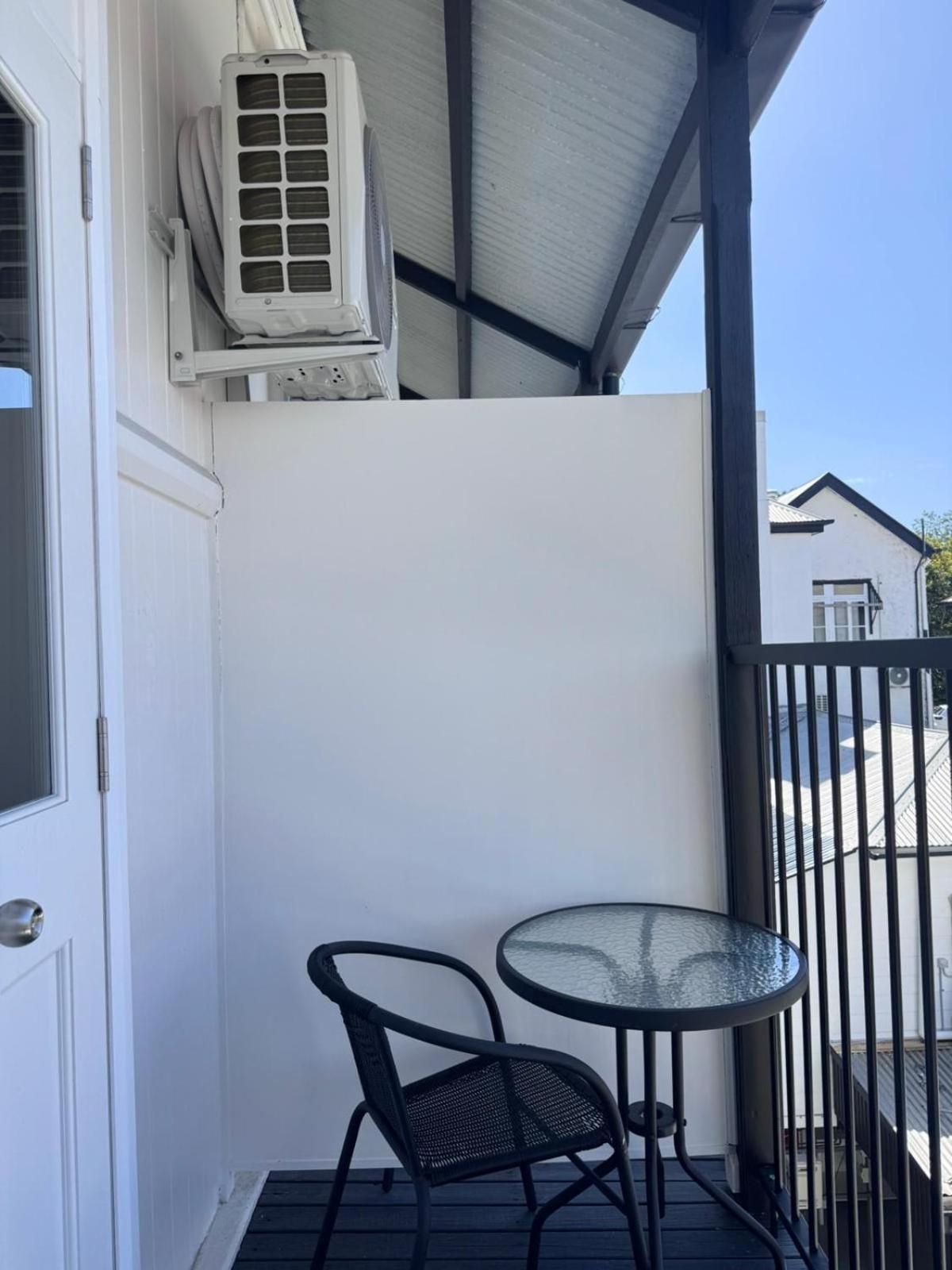 Cliveden Double with Shared Bathroom and Aircon