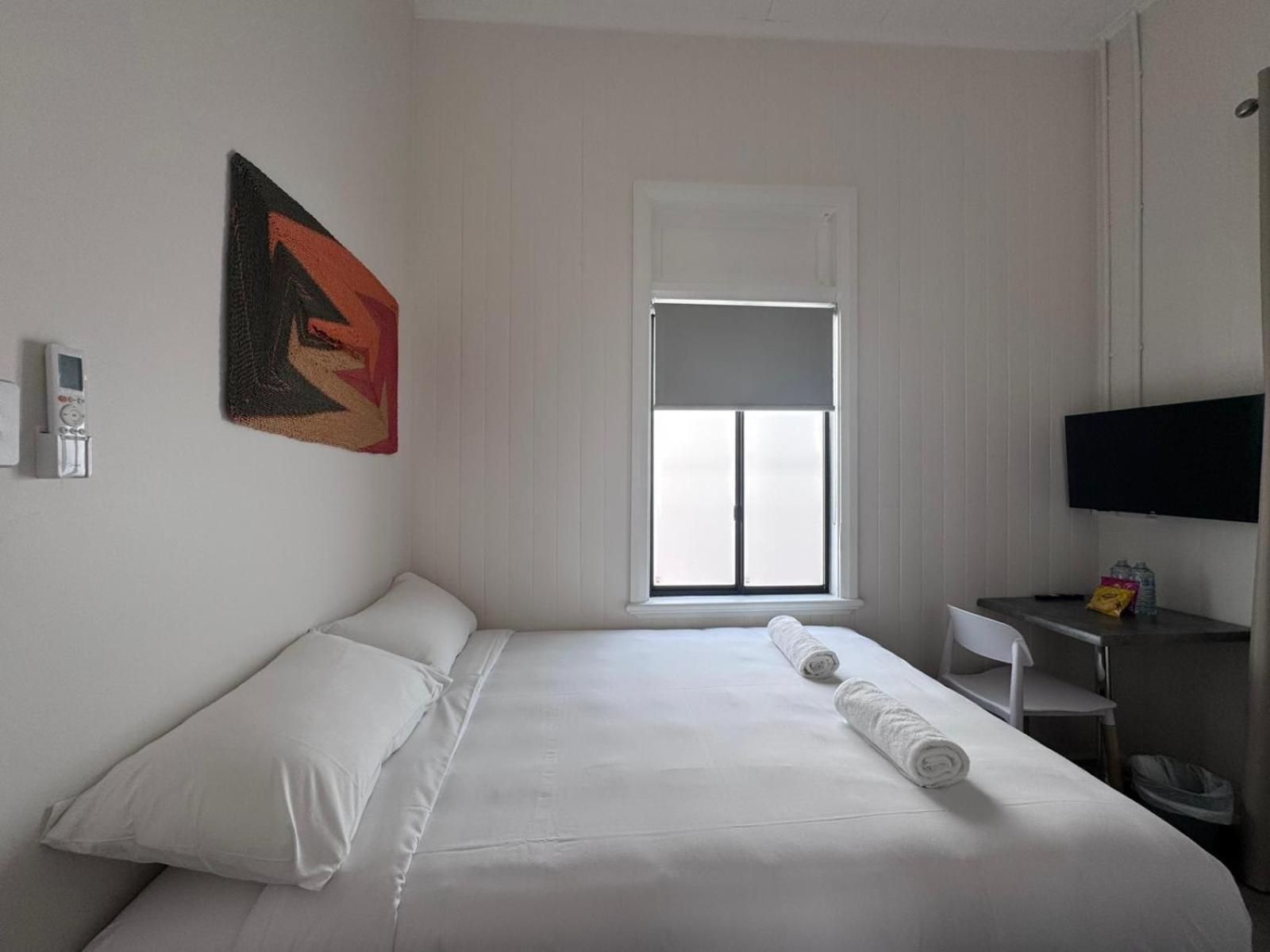 Cliveden Double with Shared Bathroom and Aircon