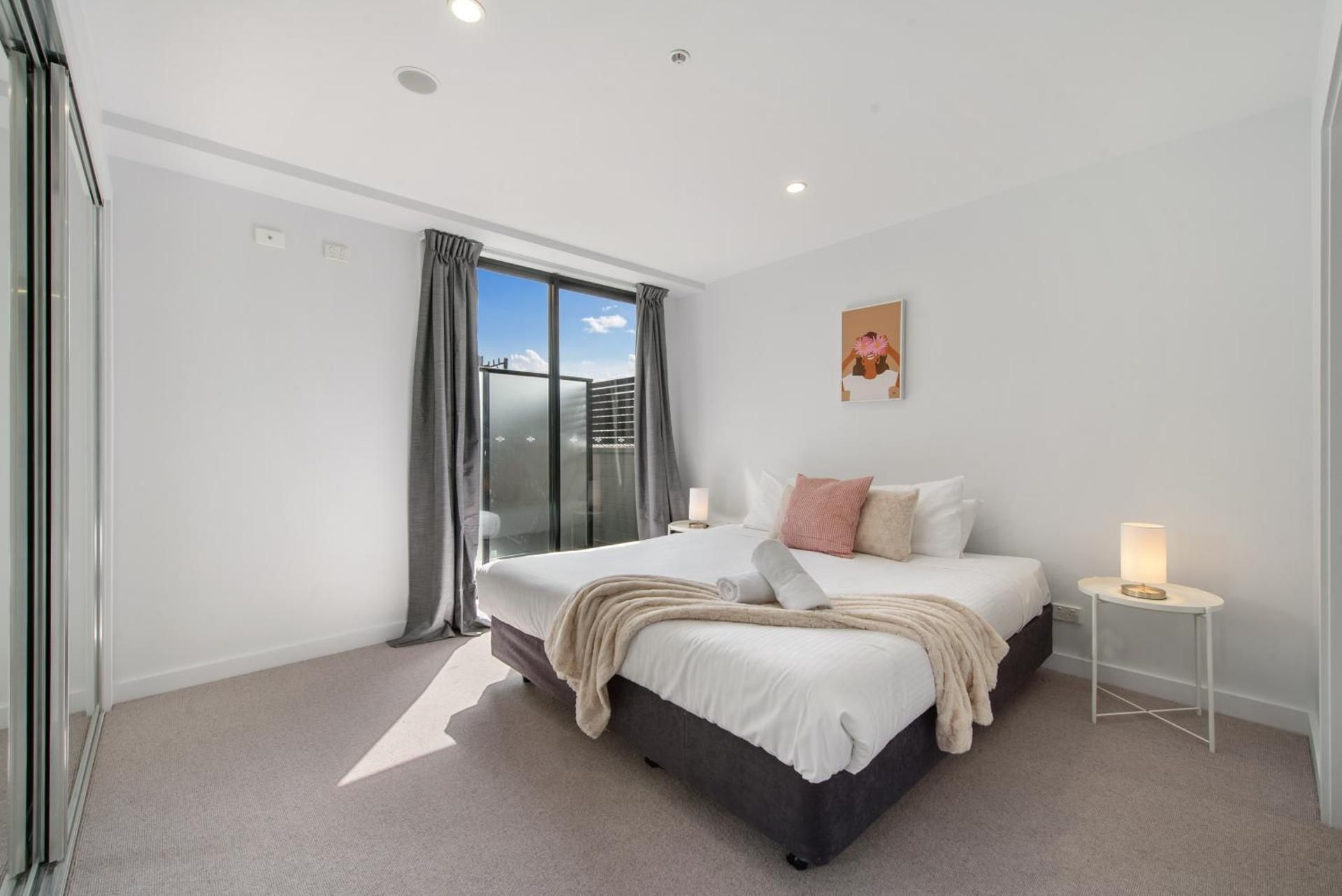 Queensview168 Apartments Moonee Ponds Apartment with Balcony