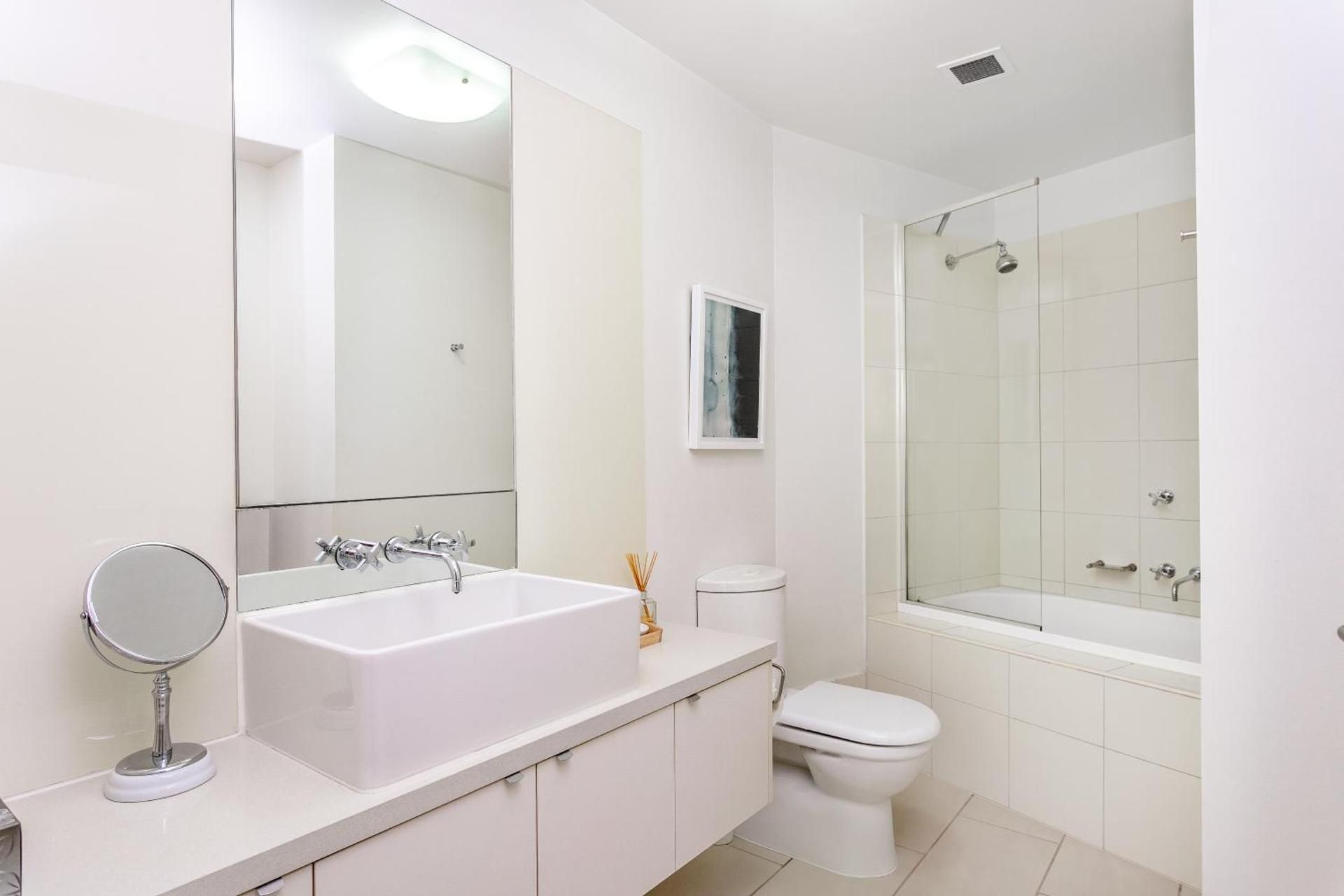 Melbourne Stays Apartments  Two-Bedroom Executive Apartment with River View