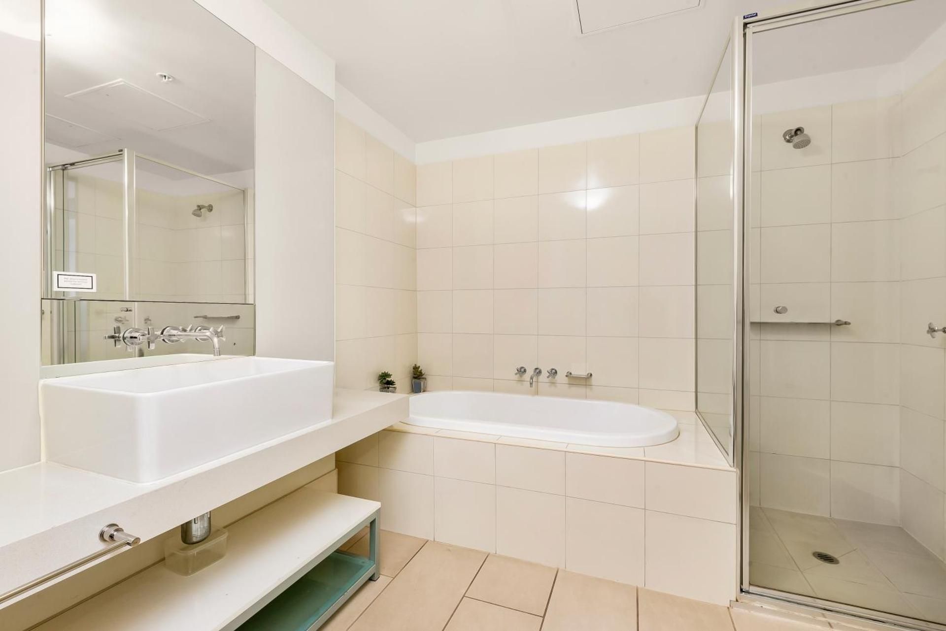 Deluxe One-Bedroom River View Apartment with Balcony 