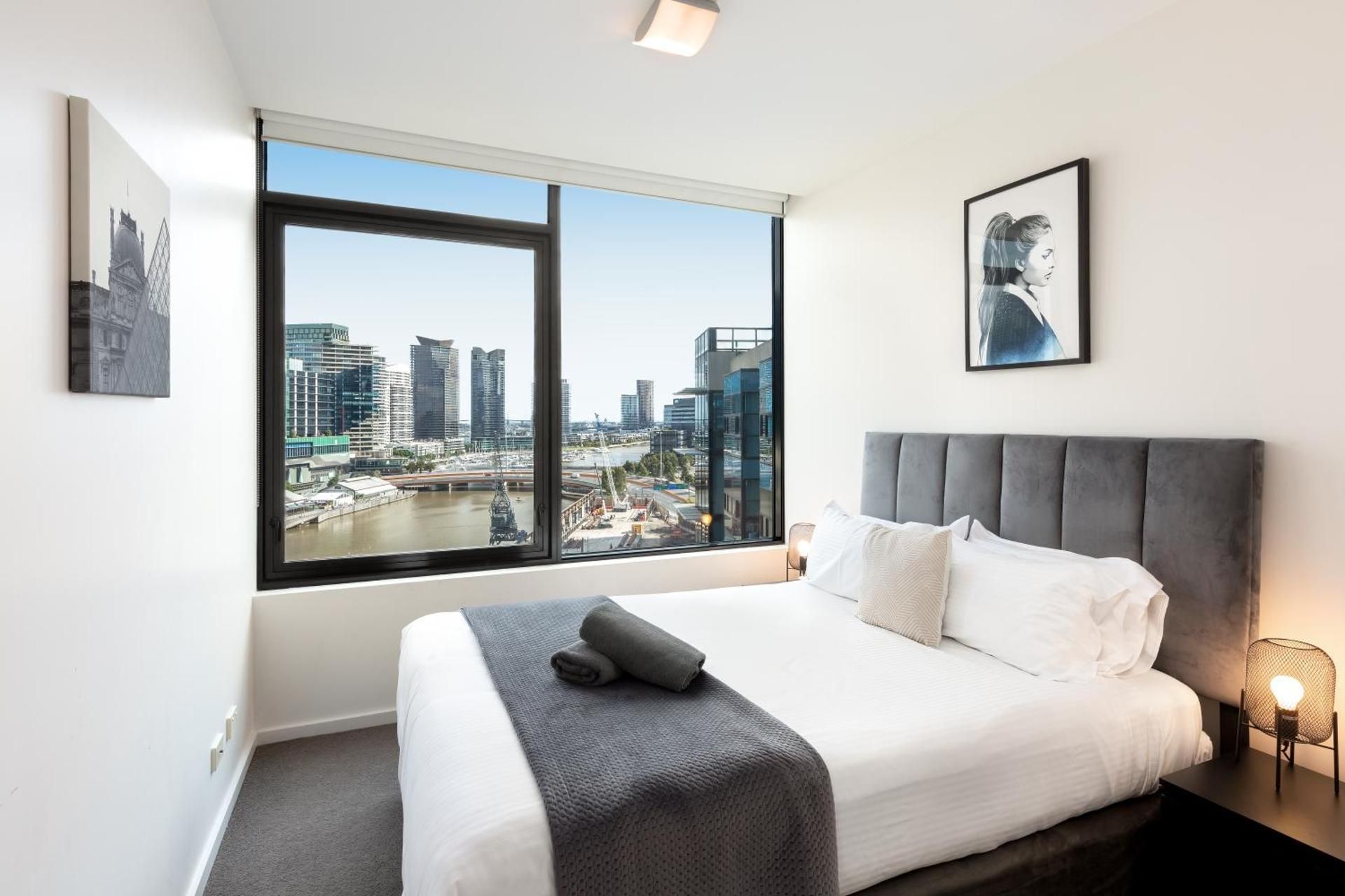 Melbourne Holiday Apartments Flinders Wharf Deluxe Two-Bedroom River View Apartment with Two Bathrooms and Balcony