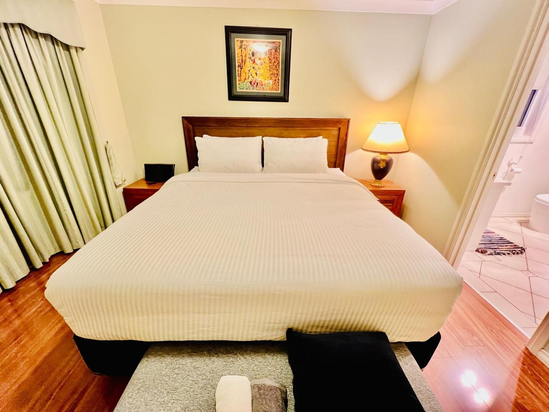 Deluxe King Suite
