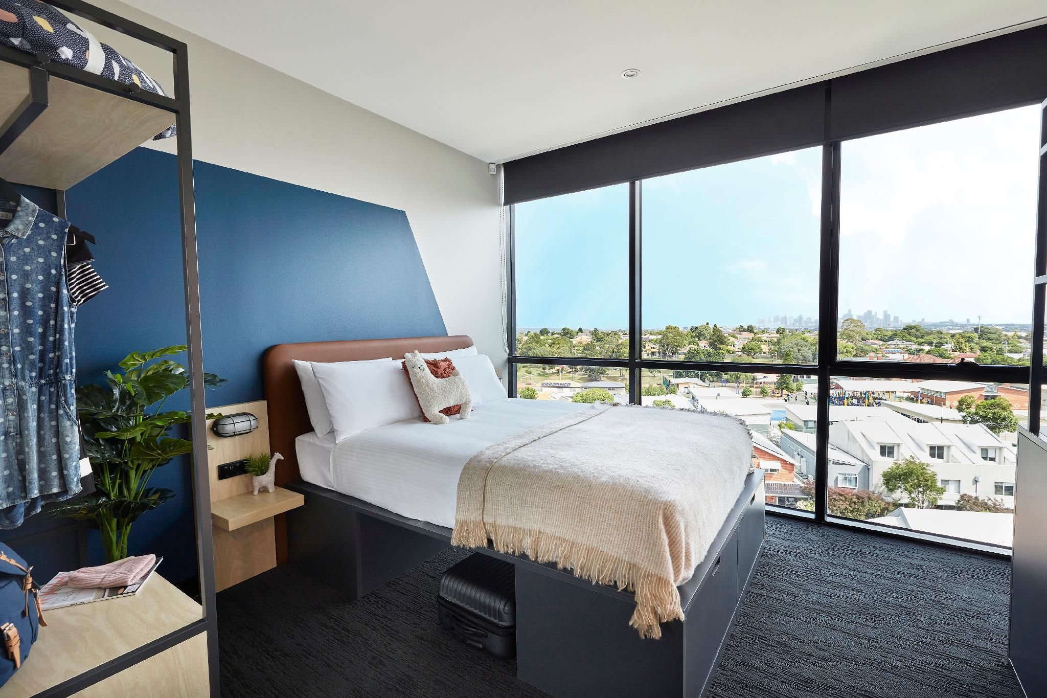 Greater Studio Queen