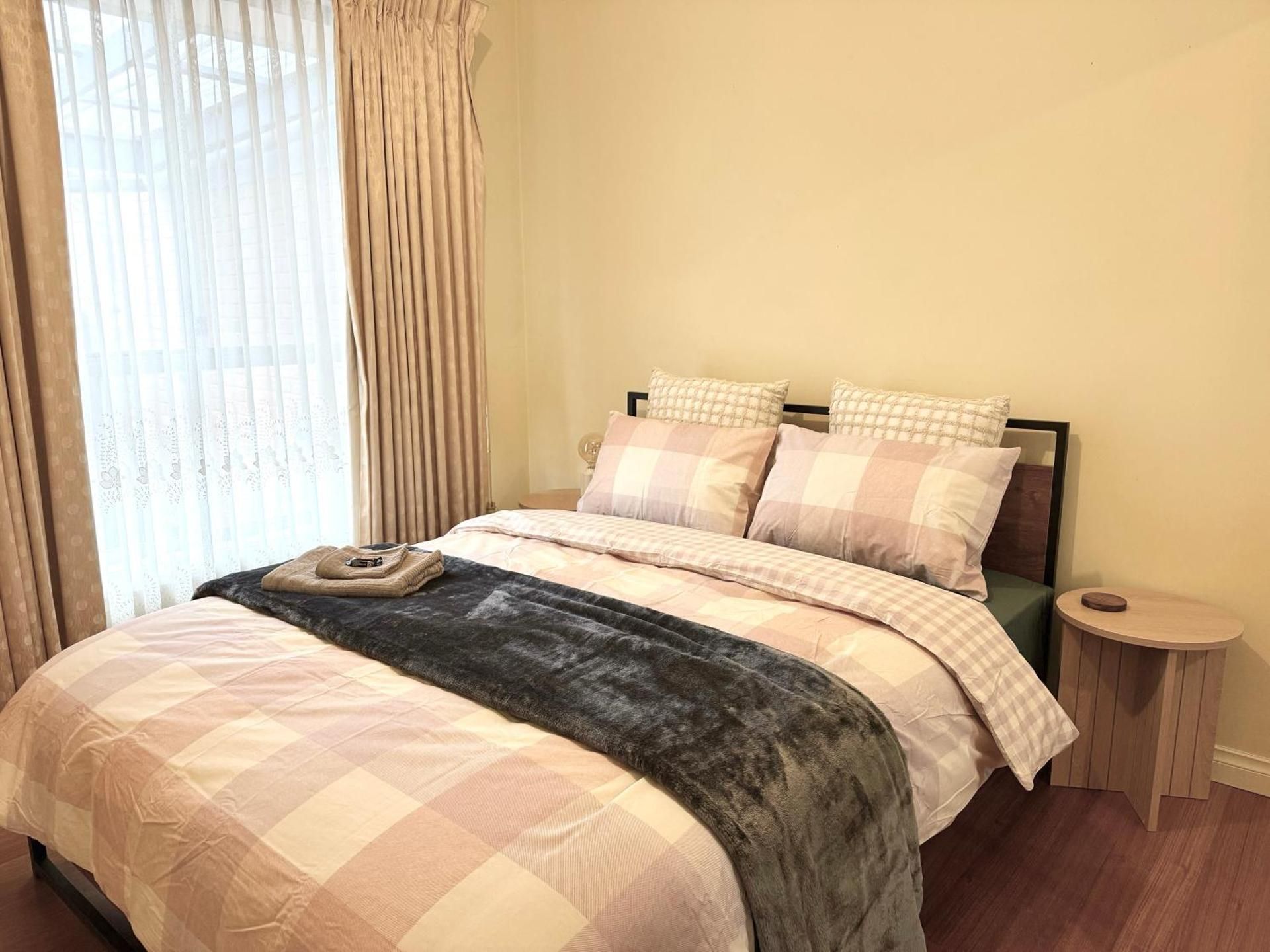 Queen Room with Shared Bathroom