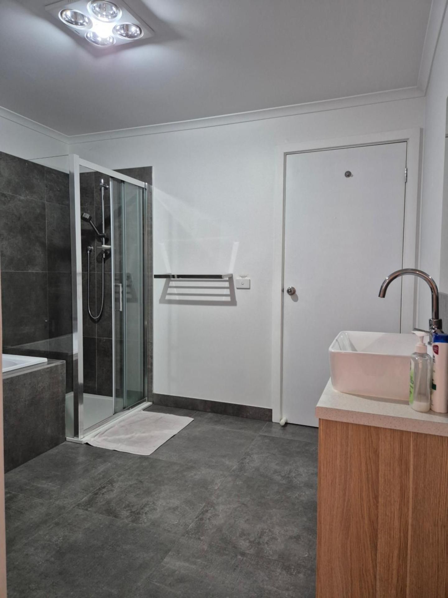 Sredna Home Family Room with Bathroom 3