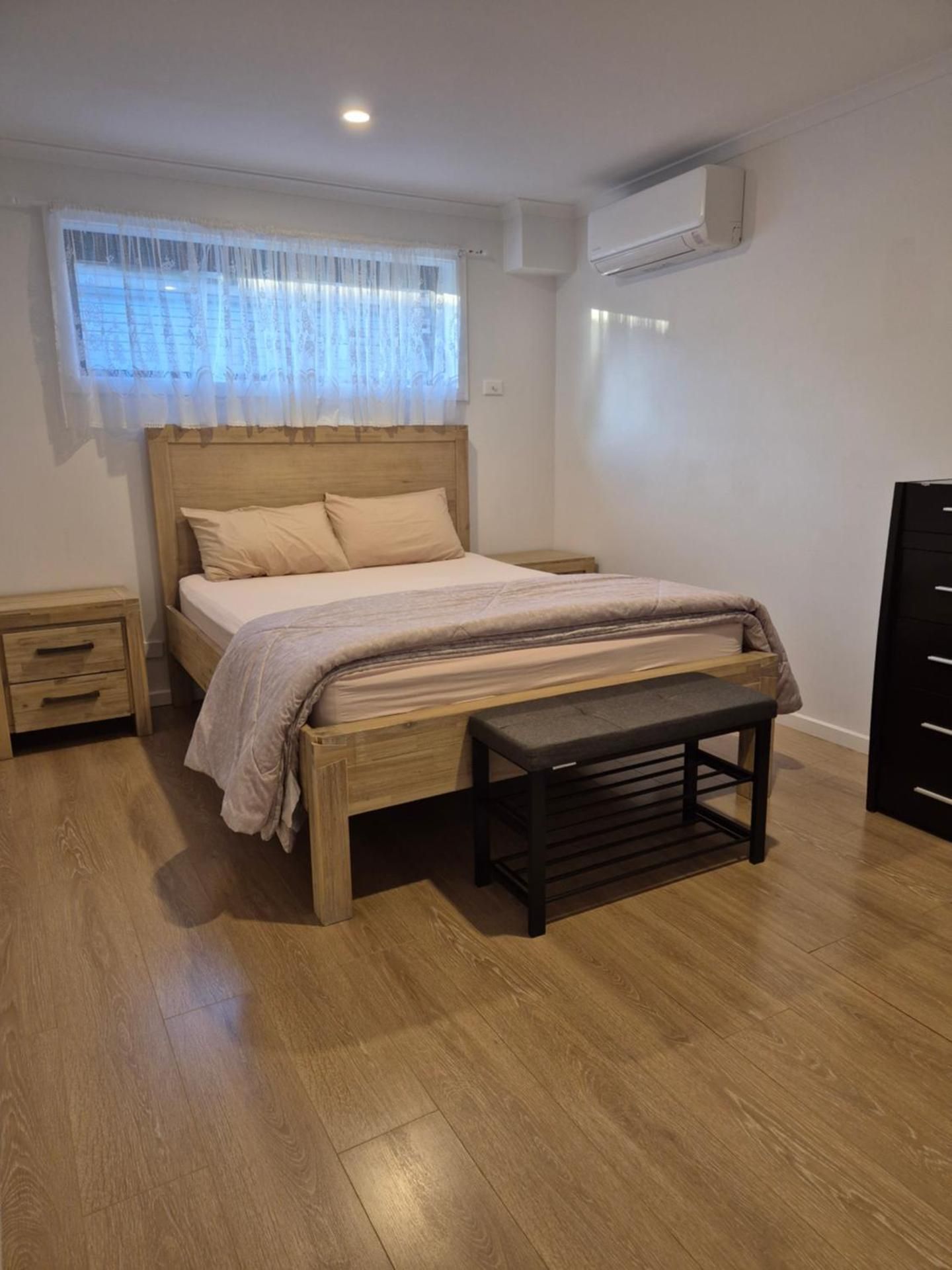 Sredna Home Family Room with Bathroom 2