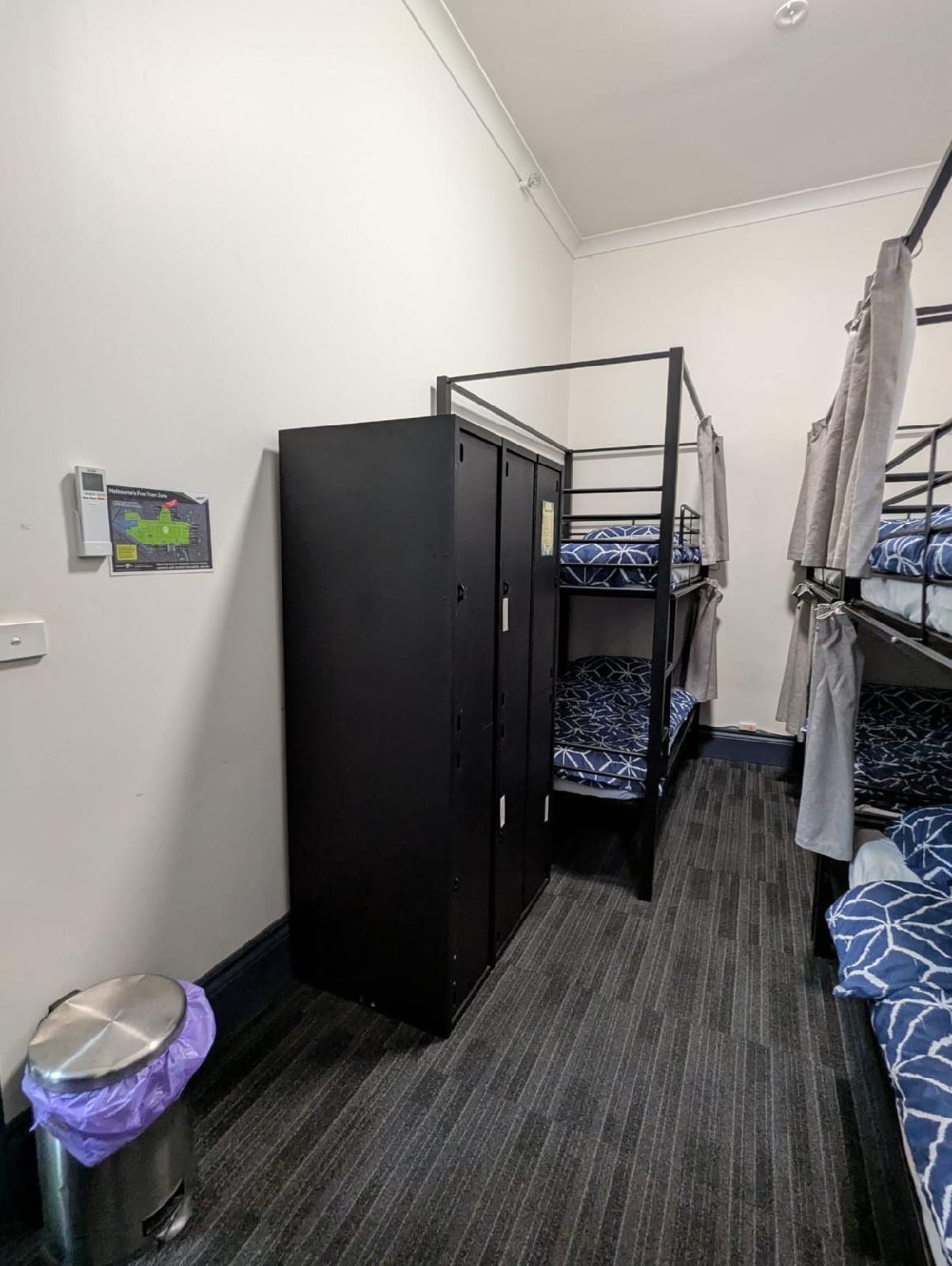 1 Person in 6-Bed Dormitory with Shared Bathroom - Mixed
