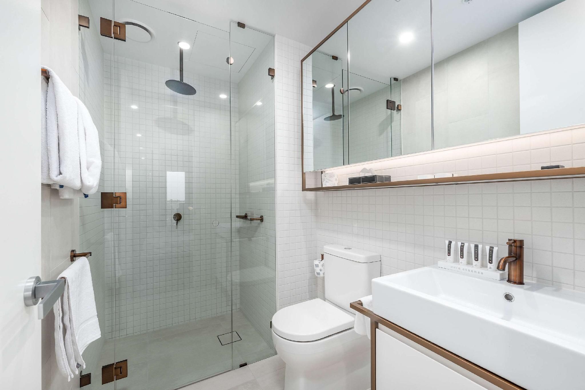 1 King Bed, 1 Queen Bed, Suite, Nonsmoking, Upgrade