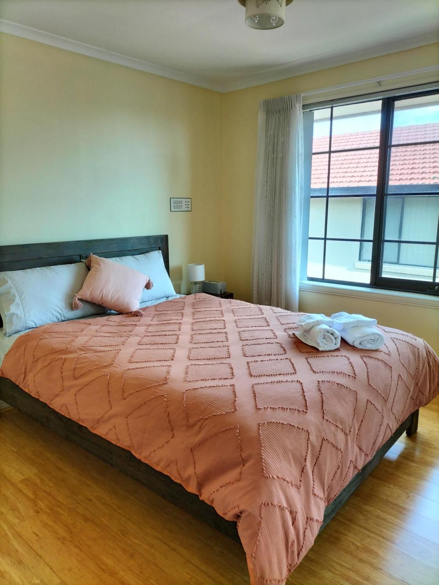 12 mins to Mel Airport-Good Wood House Double Room with Shared Bathroom