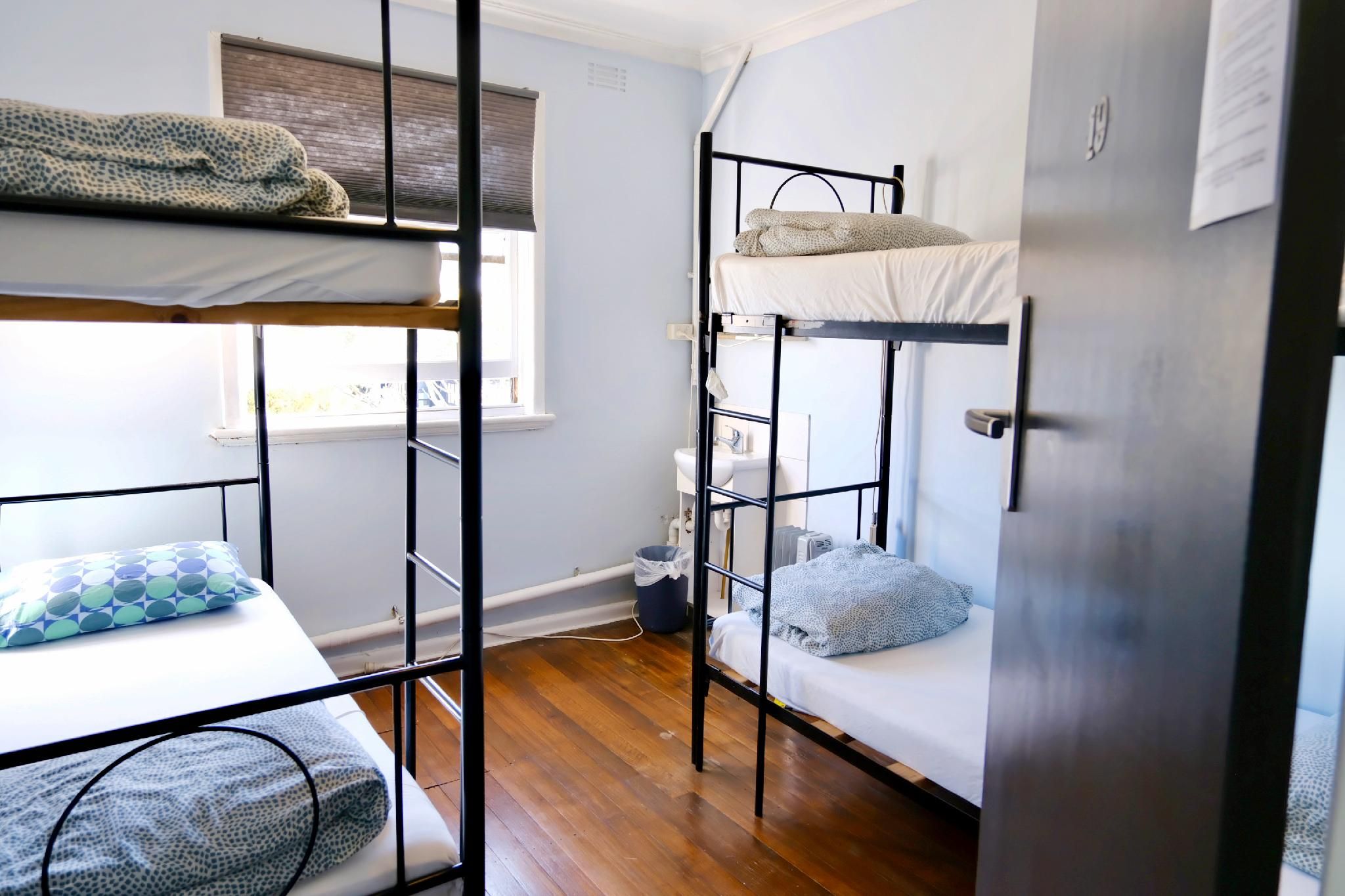 Bed in 6-Bed Mixed Dorm Shared Bathroom