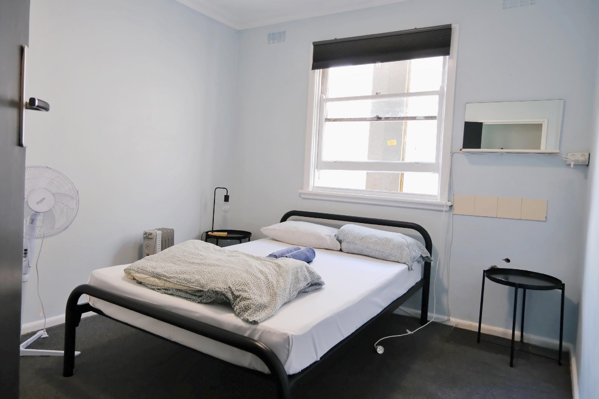 Pint On Punt Backpackers Double Room with Shared bathroom 2