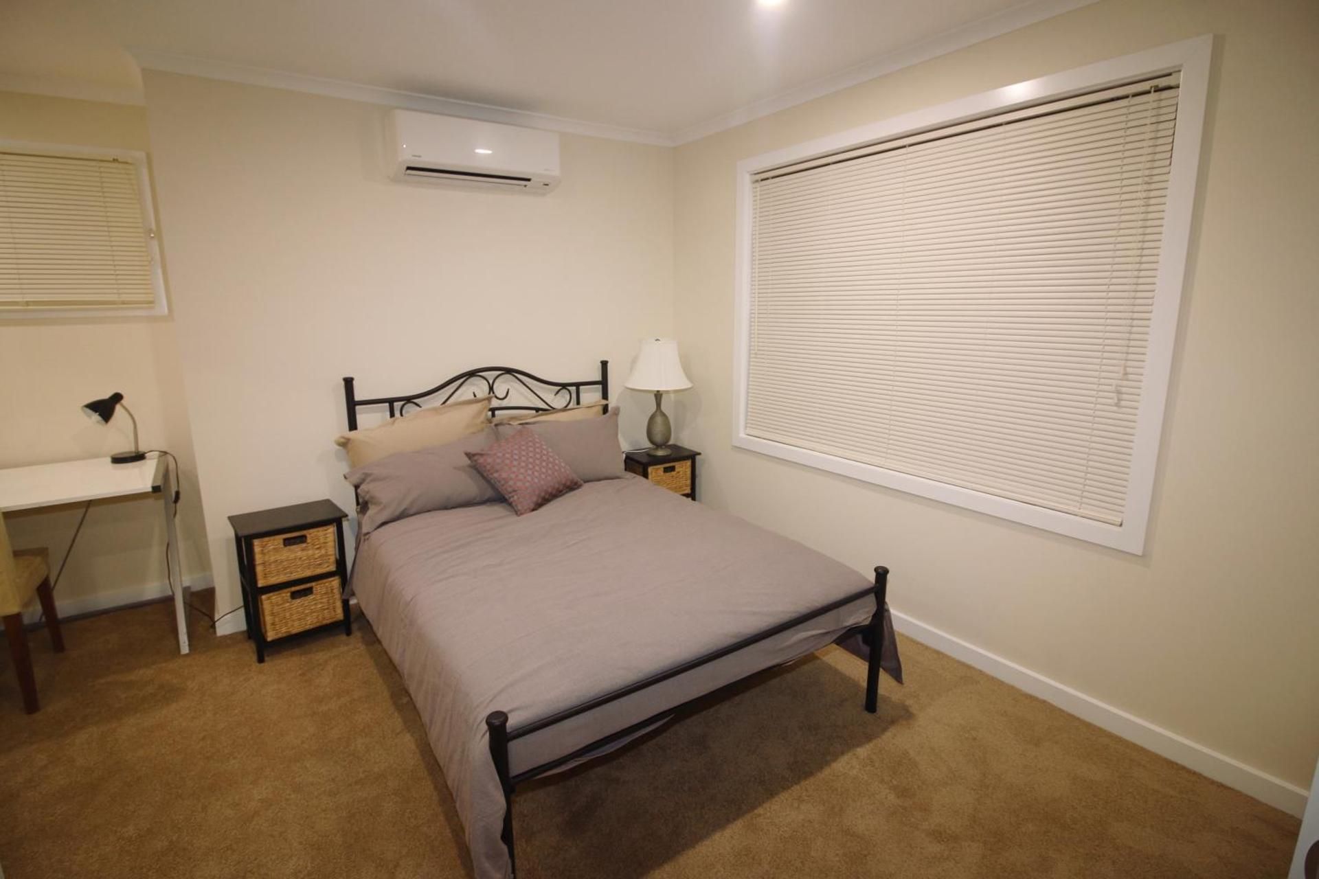 Silver House - Melbourne Airport Accommodation Deluxe Double Room