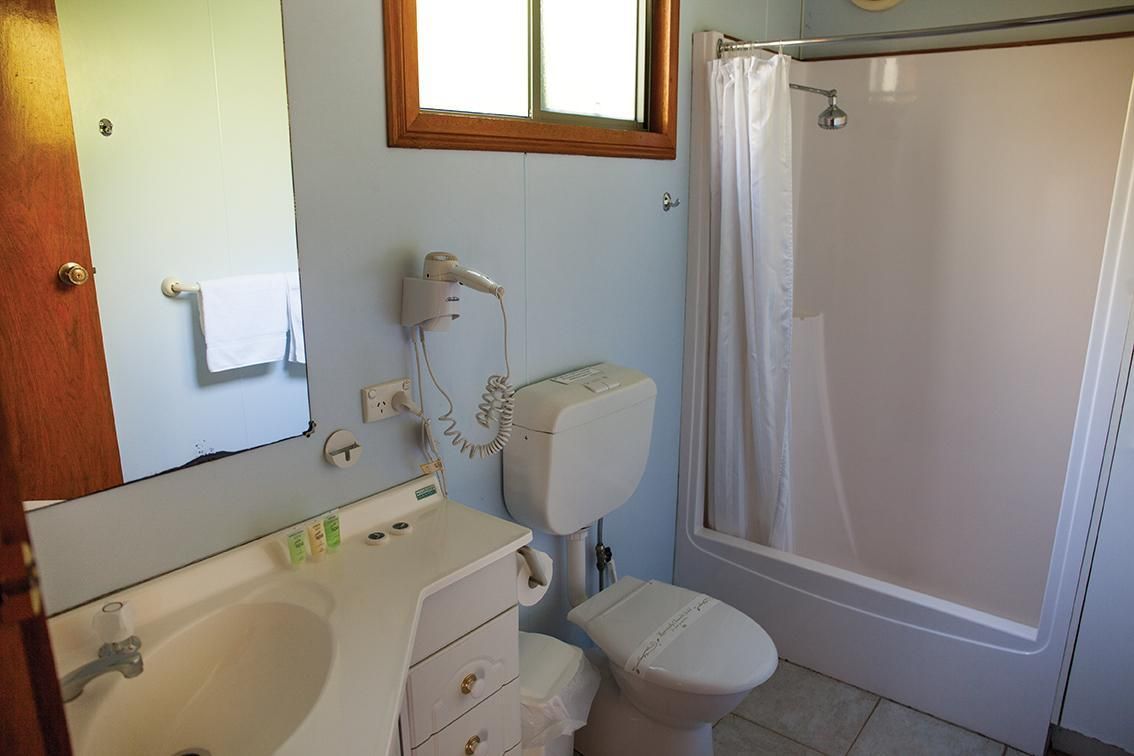 Crystal Brook Tourist Park Hotel 2 Bedroom Villa 2