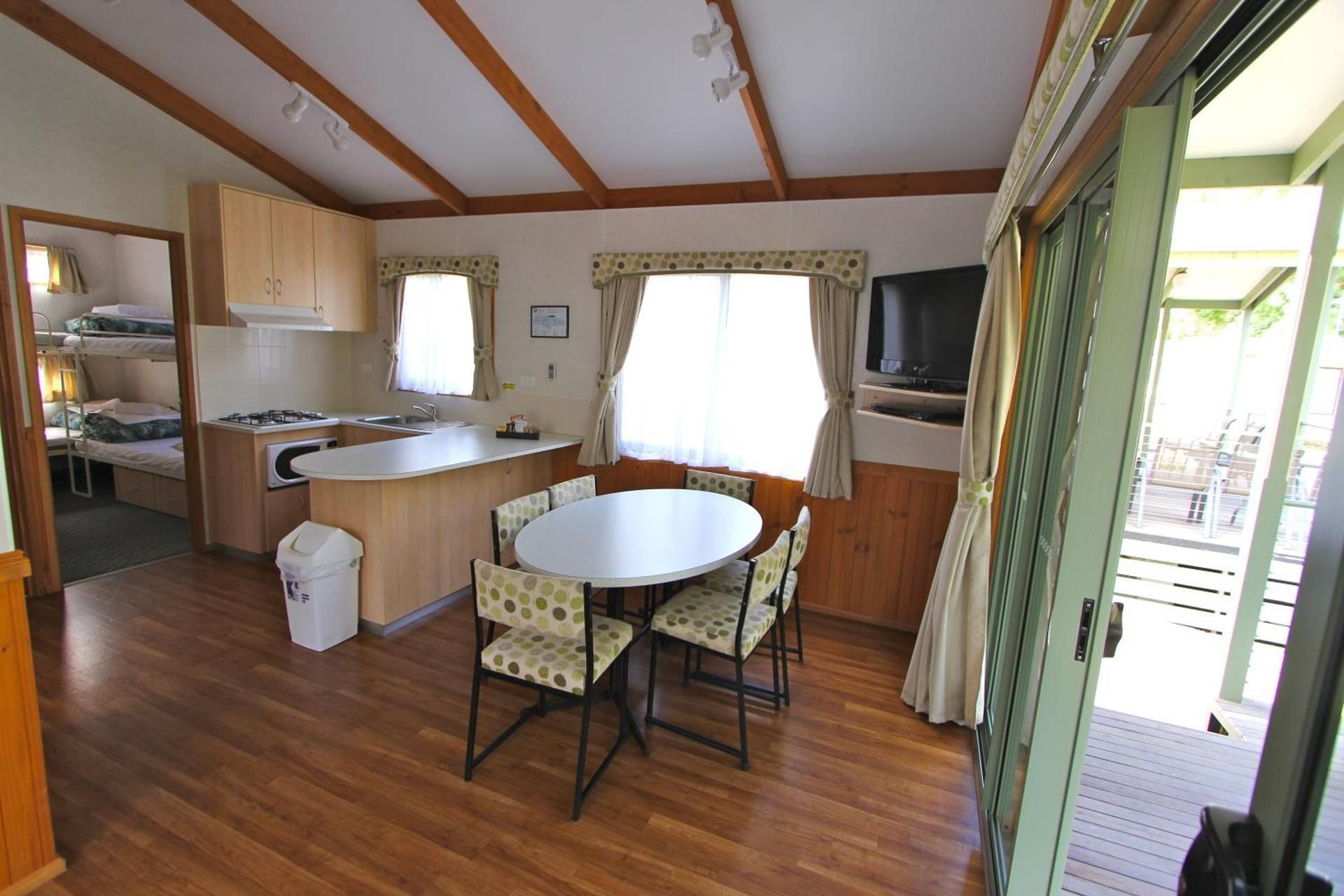 Crystal Brook Tourist Park Hotel Superior Villa