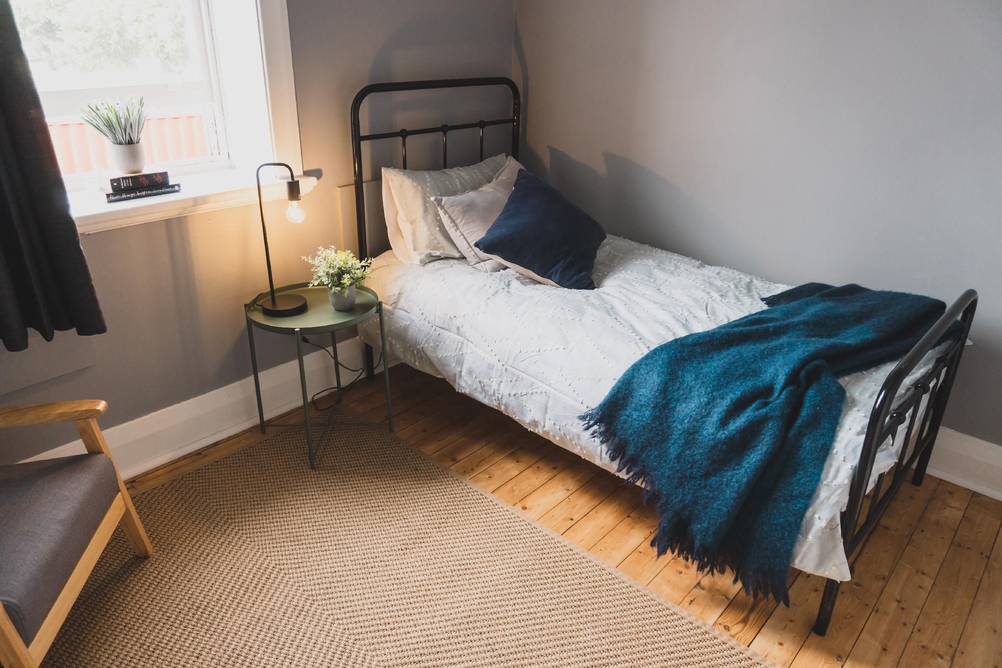 Single Room - Shared Bathroom