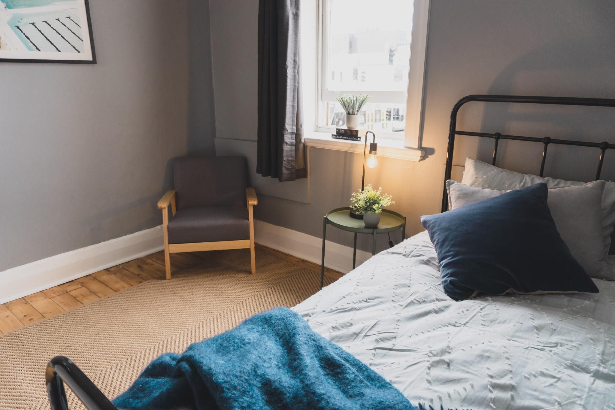 Single Room - Shared Bathroom