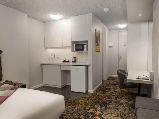 City Limits Apartments Queen Studio Room 2